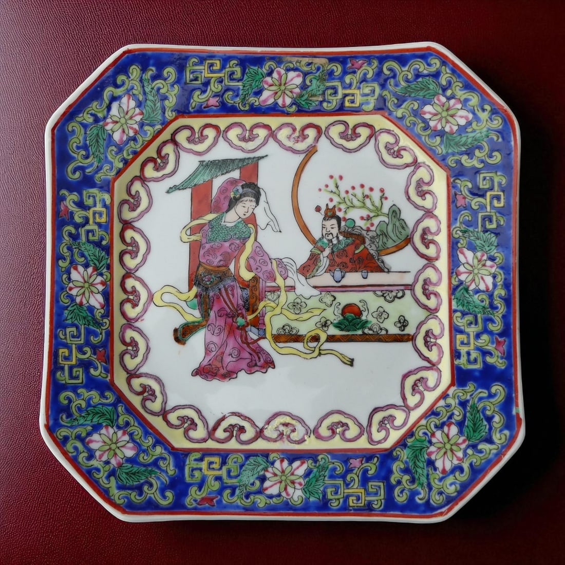 Hand-painted Famille Rose Square Plate, Macau Export, ca. 1950s: A finely hand-painted square porcelain plate measuring 20 cm across, produced in Macau during the mid-20th century for the export market. This striking piece features a vivid famille rose palette with