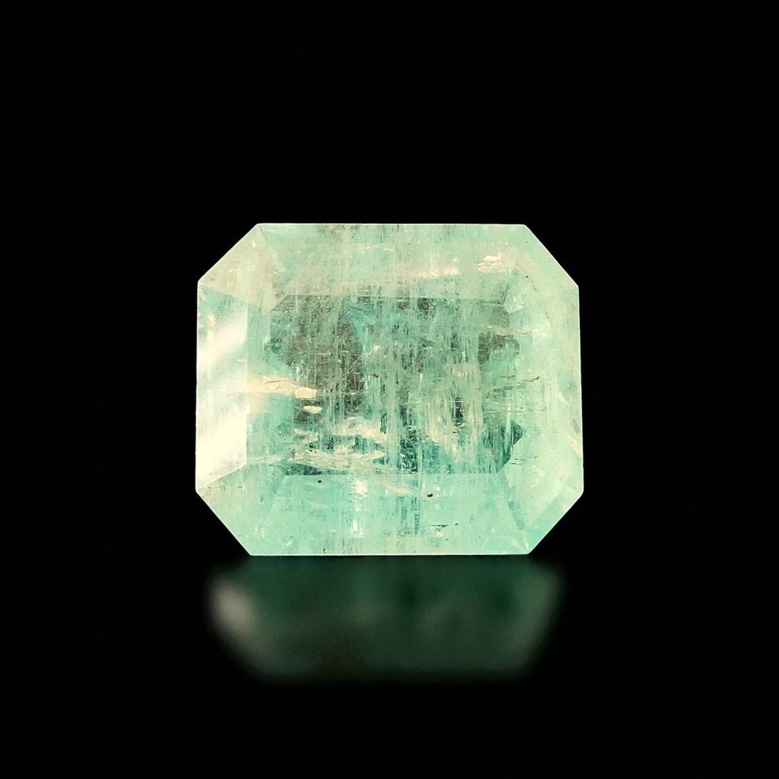 17.8 ct Untreated Emerald-Cut Emerald, Swat Valley, Pakistan: This impressive 17.8 carat emerald from the renowned Swat Valley region in Pakistan is a striking example of high-quality natural beryl, notable for its luminous bluish-green hue and exceptional trans