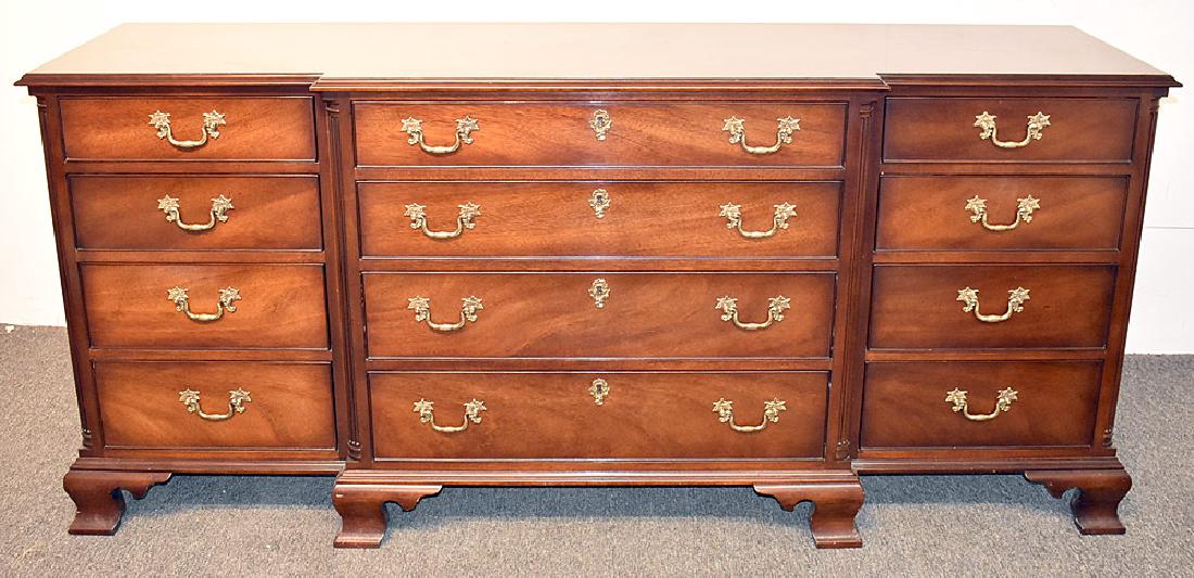 Kindel Chippendale-style Mahogany Dresser (1 of 4)