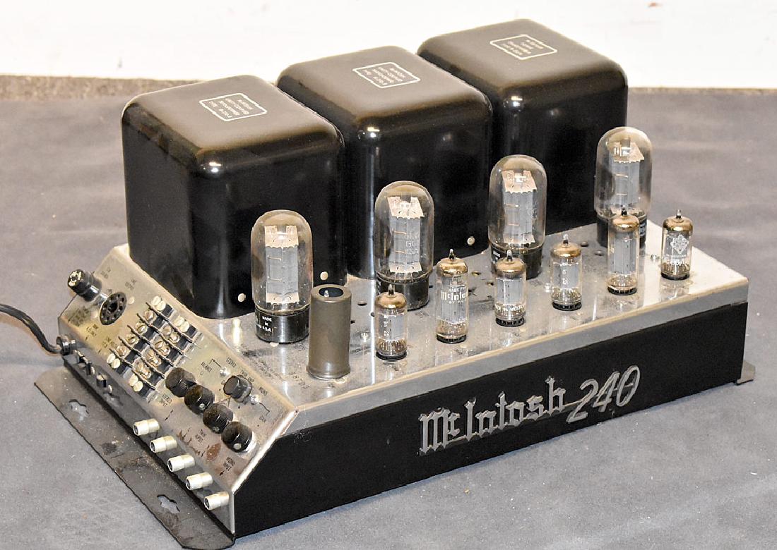 McIntosh Model MC240 Amplifier (1 of 3)