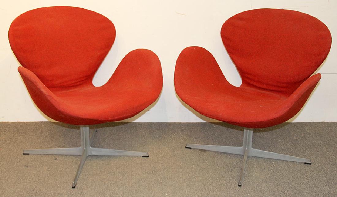 Two Arne Jacobsen/Fritz Hansen Swan Chairs (1 of 4)
