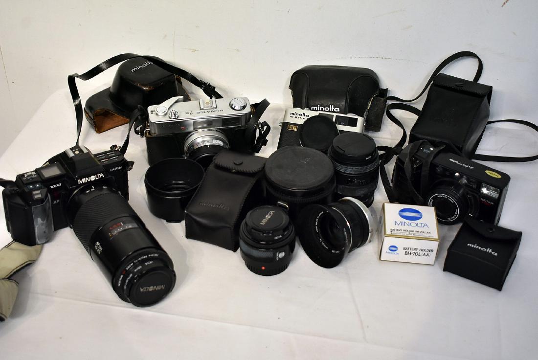 4 Minolta Cameras With Lenses & Flashes (1 of 3)