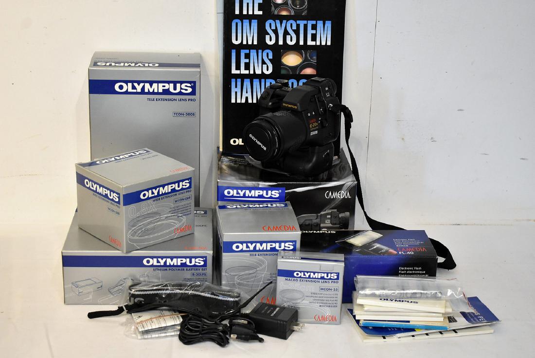 Olympus E-20N Camera & Asscorted Accessories (1 of 2)