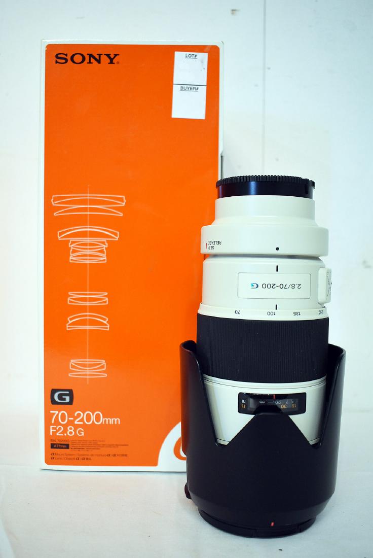 Sony Lens Model SAL70200G (1 of 3)