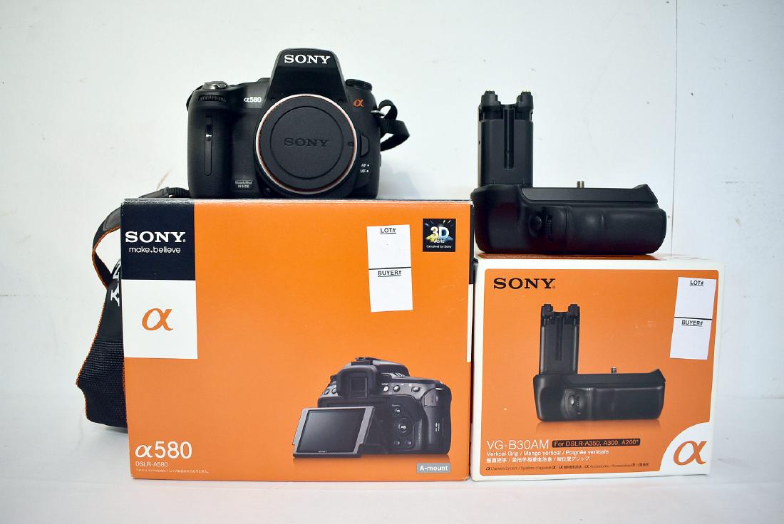 Sony Alpha DSLR-A580 & Battery VG-B30AM (1 of 2)