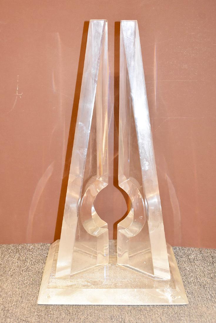 Van Teal Modern Lucite Sculpture: A Van Teal modernist Lucite pyramid sculpture. Signed on base. 24 in tall x 13 in wide x 13 in deep.