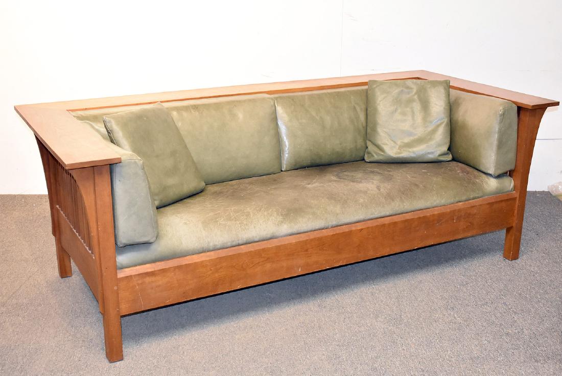 Stickley Cherry Prairie Settle: A contemporary Stickley/E.J. Audi Arts & Crafts spindle prairie settle with green leather upholstery and branded mark. 29-1/2in tall x 84-1/2in long x 37-1/2in deep.