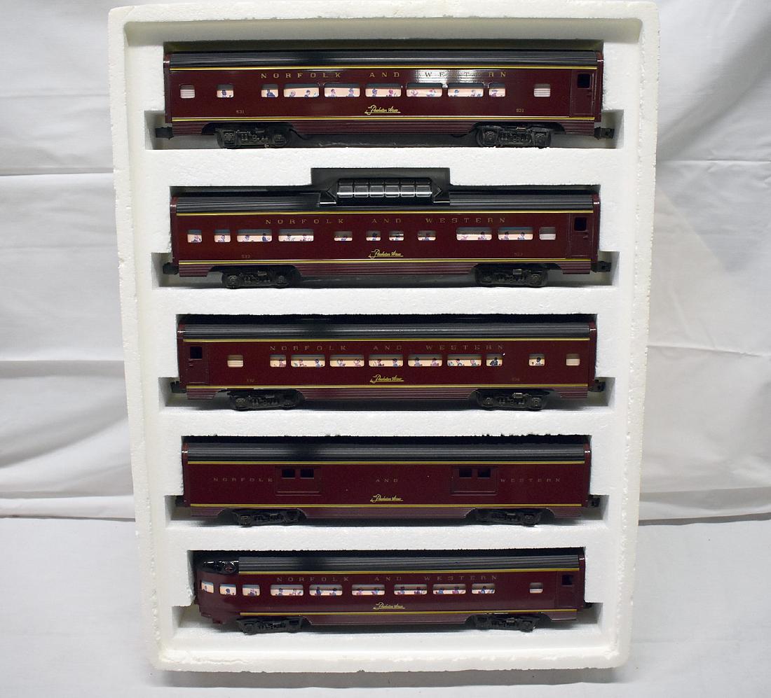 Williams 5 Car Aluminum Passenger Set: Williams Electric Trains Norfolk & Western Aluminum 5 Car Set #2800. With original box.