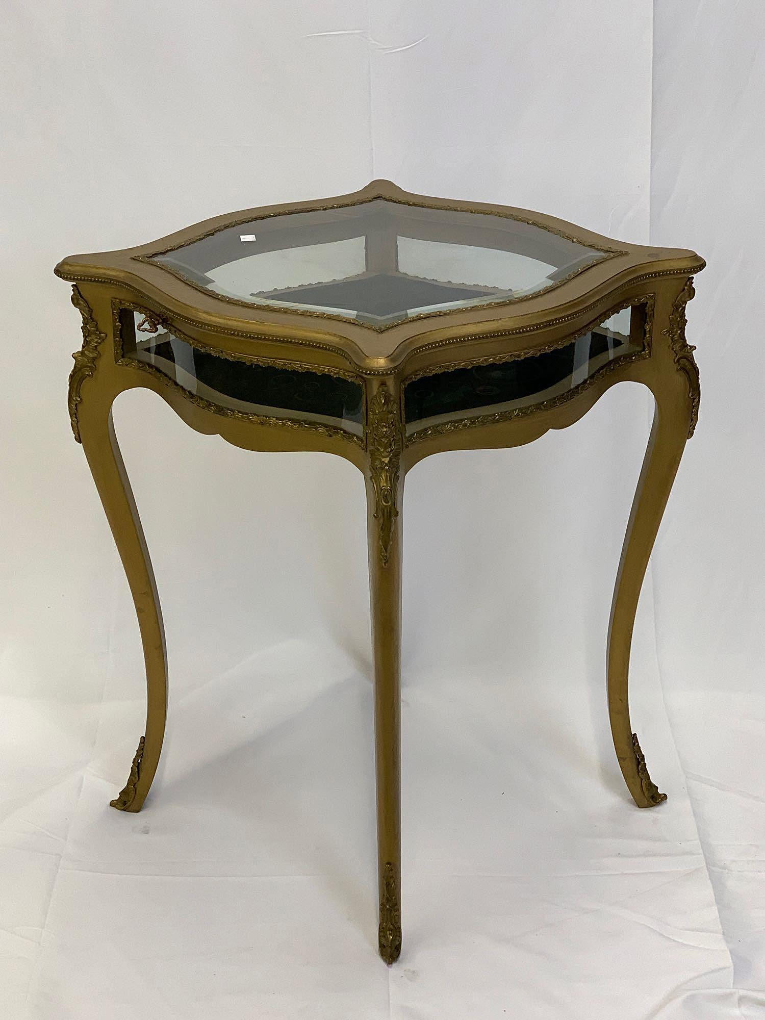 Louis XV-style Gilt Vitrine Cabinet (1 of 5)