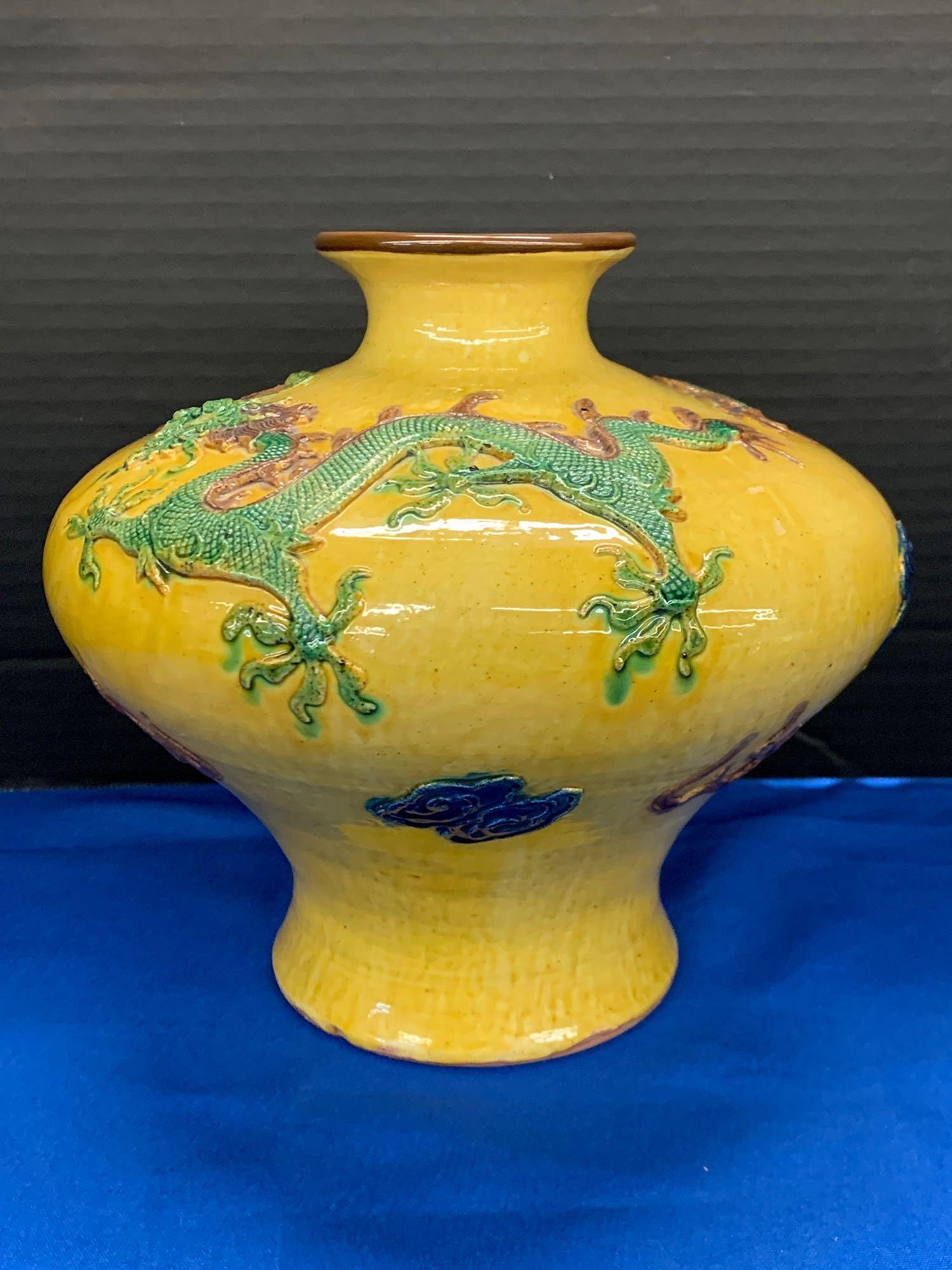 Chinese Porcelain Sancai Dragon Vase (1 of 4)