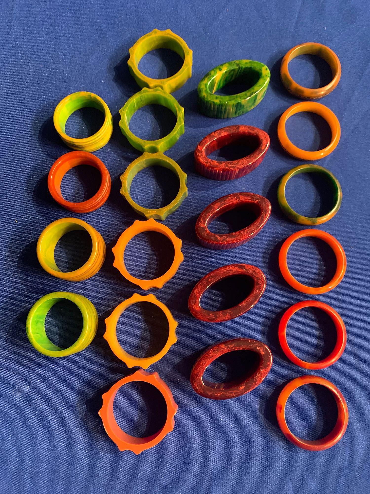 21 Art Deco Bakelite/Catalin Napkin Rings (1 of 6)