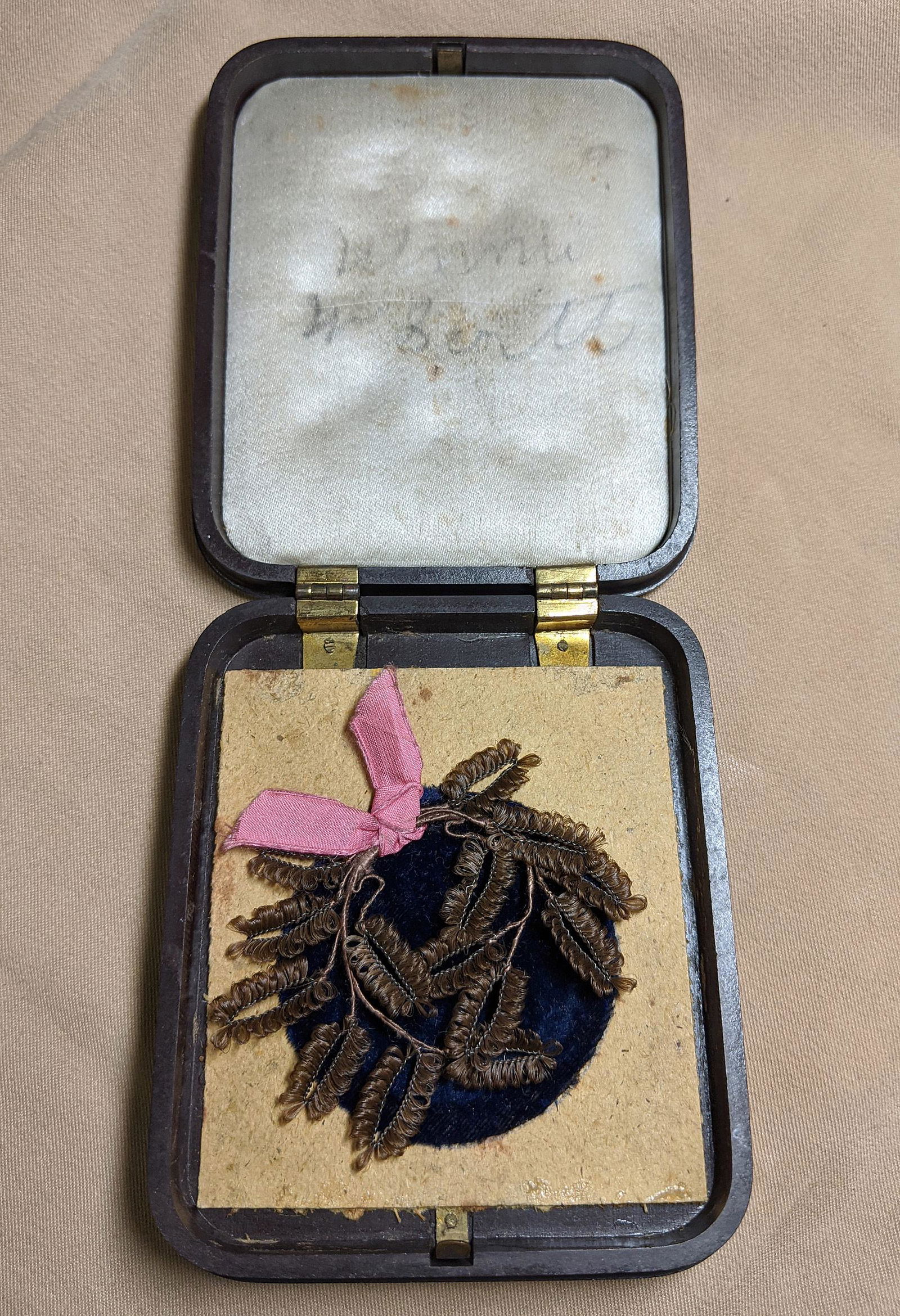 Victorian Gutta Percha Case & Hair Wreaths (1 of 6)