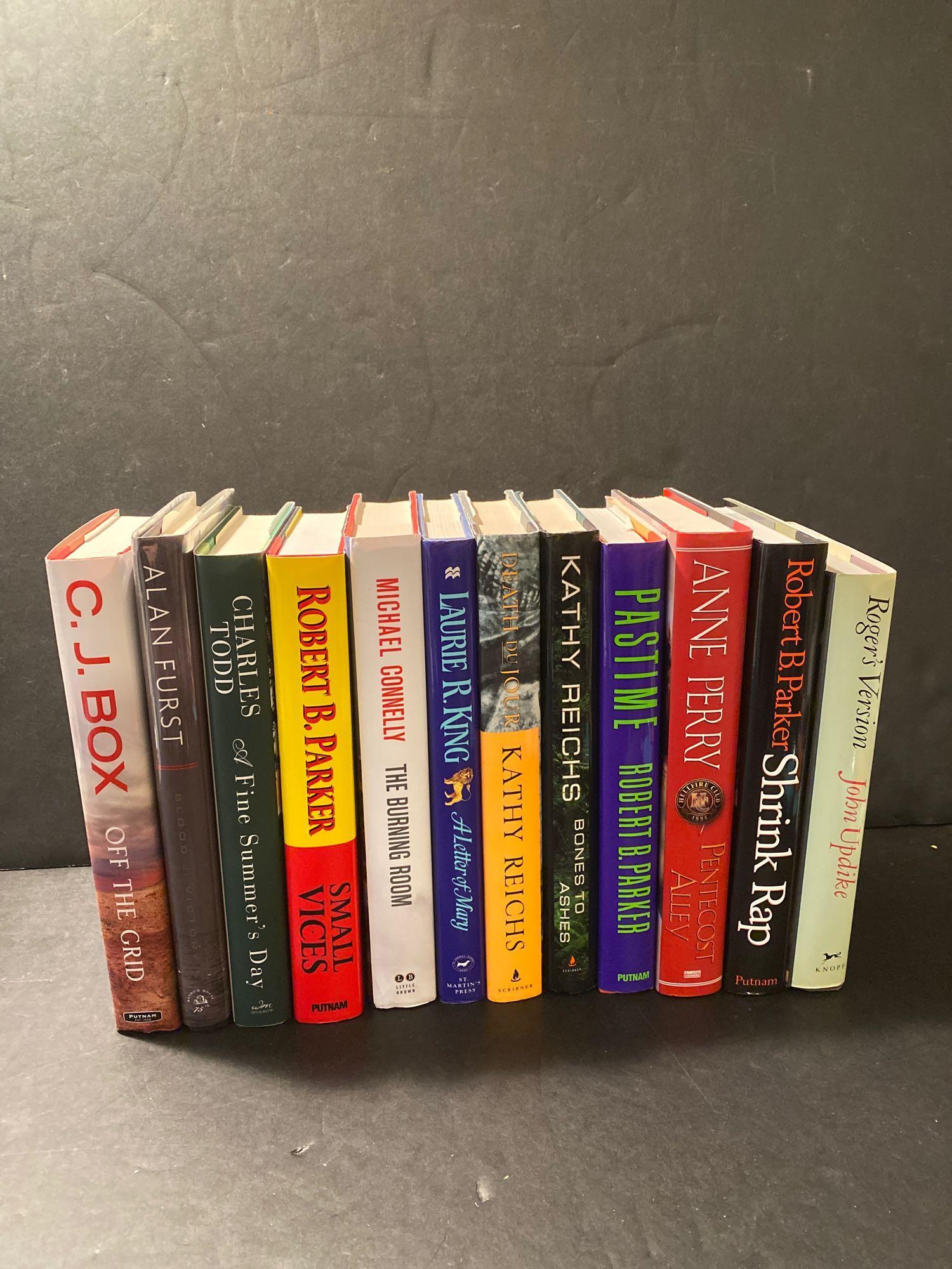 12 Contemporary Novels, Most Author Signed: A lot of 12 contemporary novels, most are author signed and/or first editions, including authors Anne Perry, Robert B. Parker, Kathy Reichs, Michael Connelly, etc.
