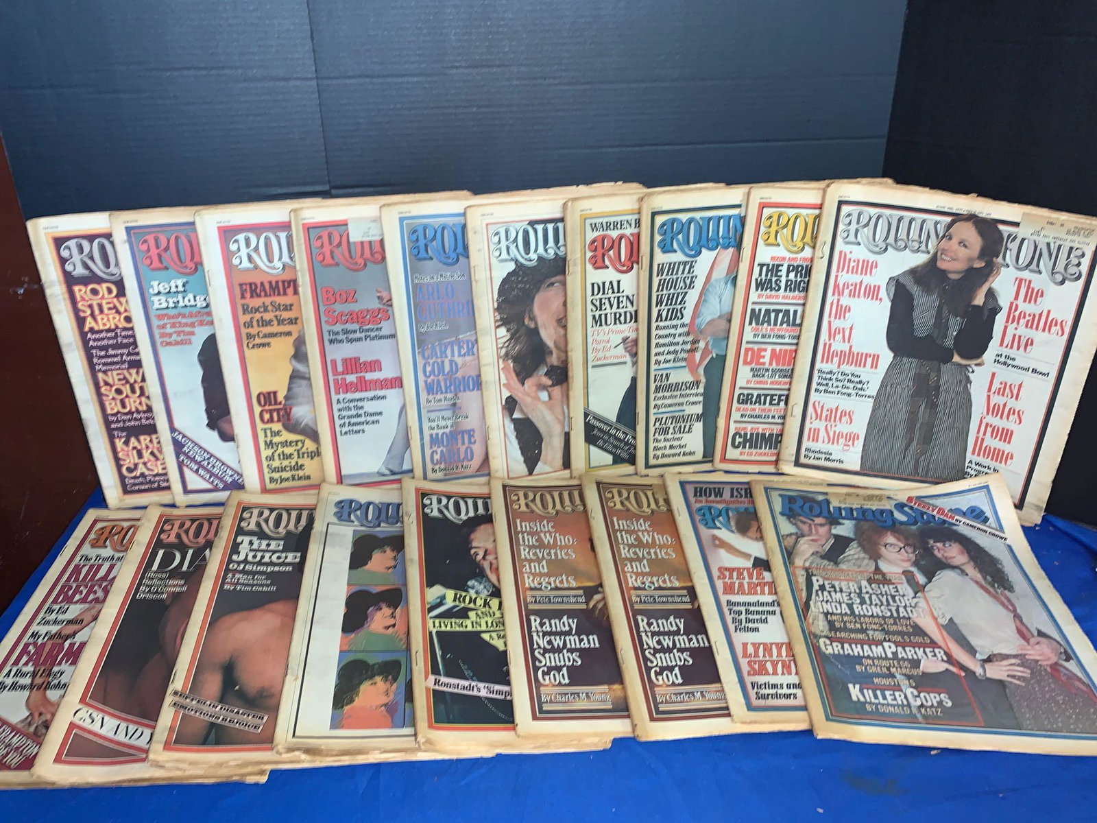 20 Rolling Stone Magazines, Non-Beatle Covers: A lot of 20 Rolling Stone magazines with non-Beatle covers. All magazines fall between the dates of January 1 and December 31, 1977.