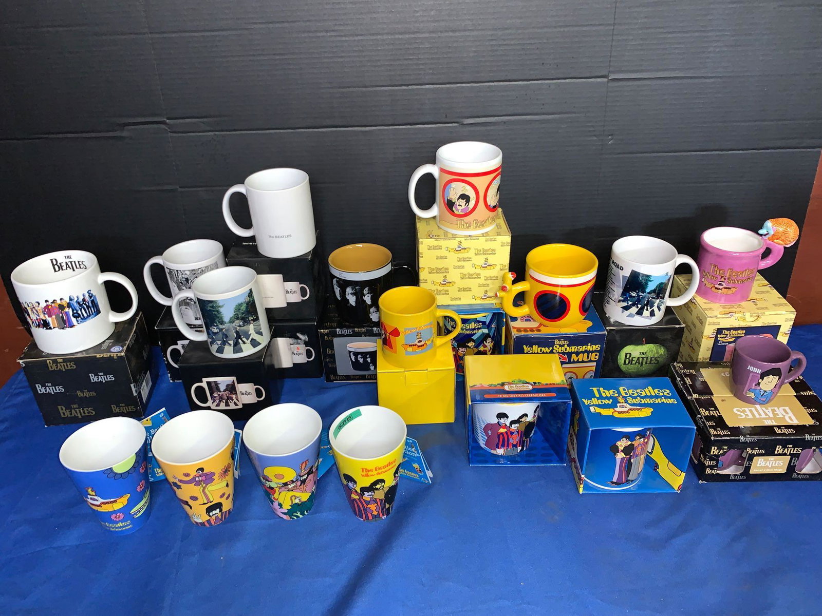 20 Beatles Mugs: A lot of 20 Beatles mugs, most with boxes, including many Yellow Submarine mugs and album cover mugs, etc.