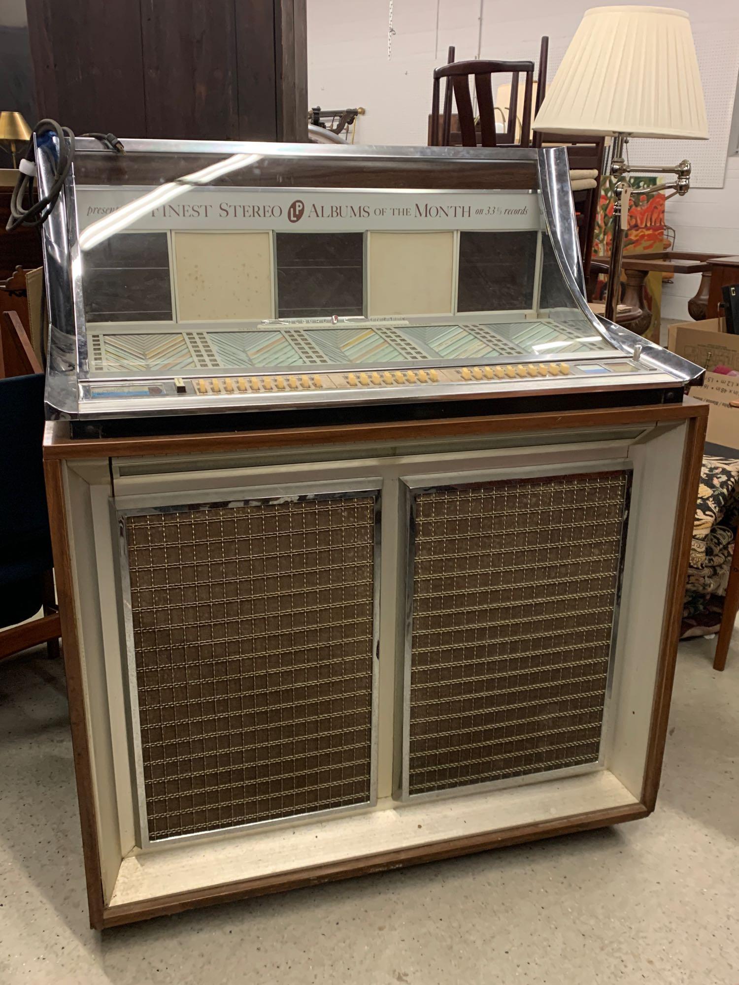 Vintage Seeburg Console Jukebox (1 of 5)
