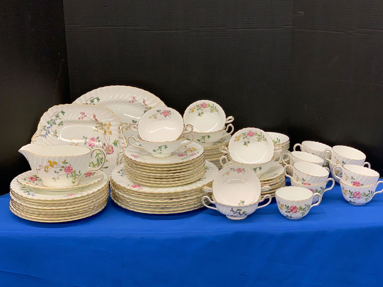 Mintons Dainty Sprays Porcelain China Service: An English porcelain china service. Mintons Dainty Sprays pattern with floral design. 80pcs in total.