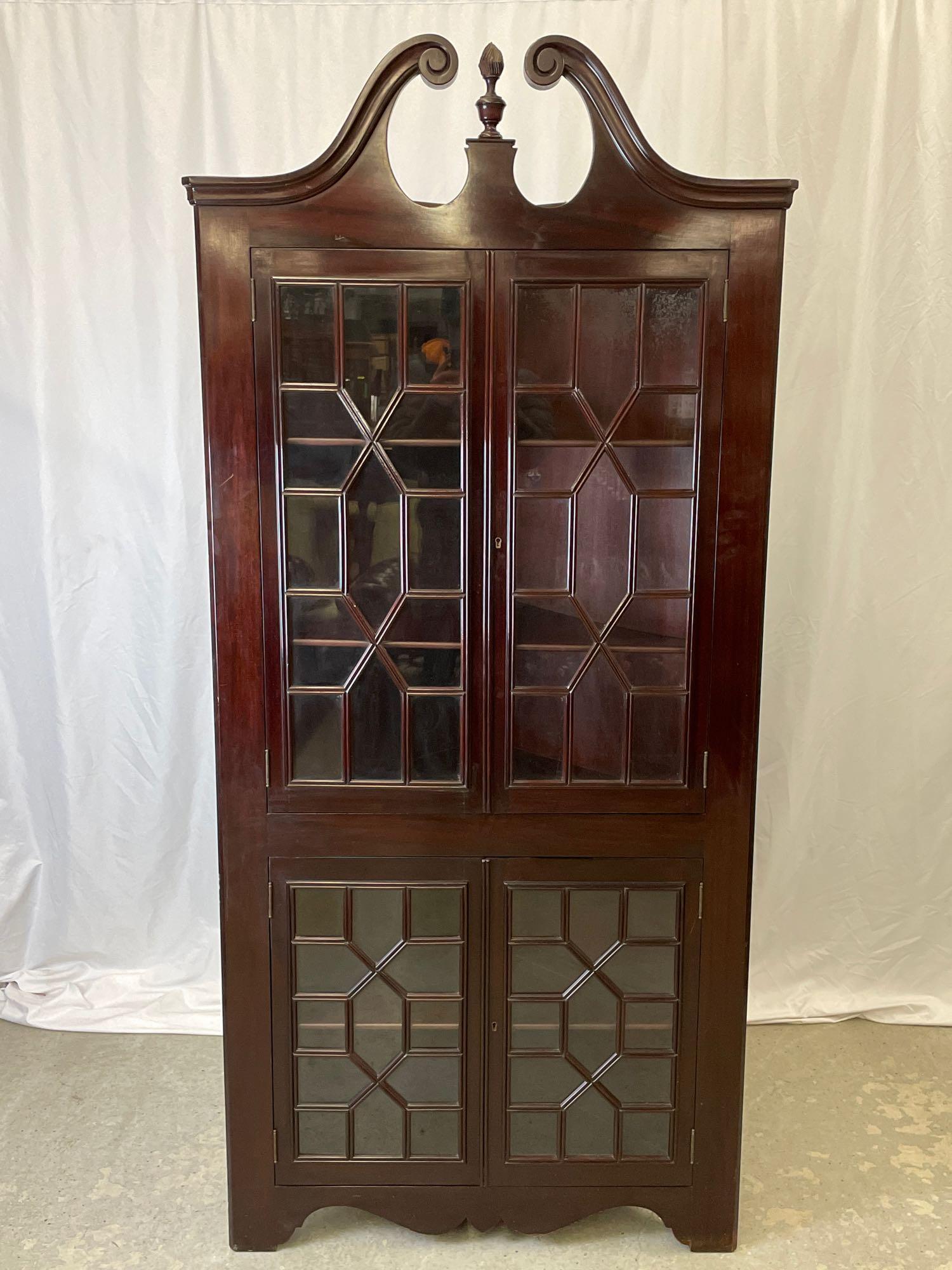 Georgian-style Mahogany Corner Cabinet (1 of 5)