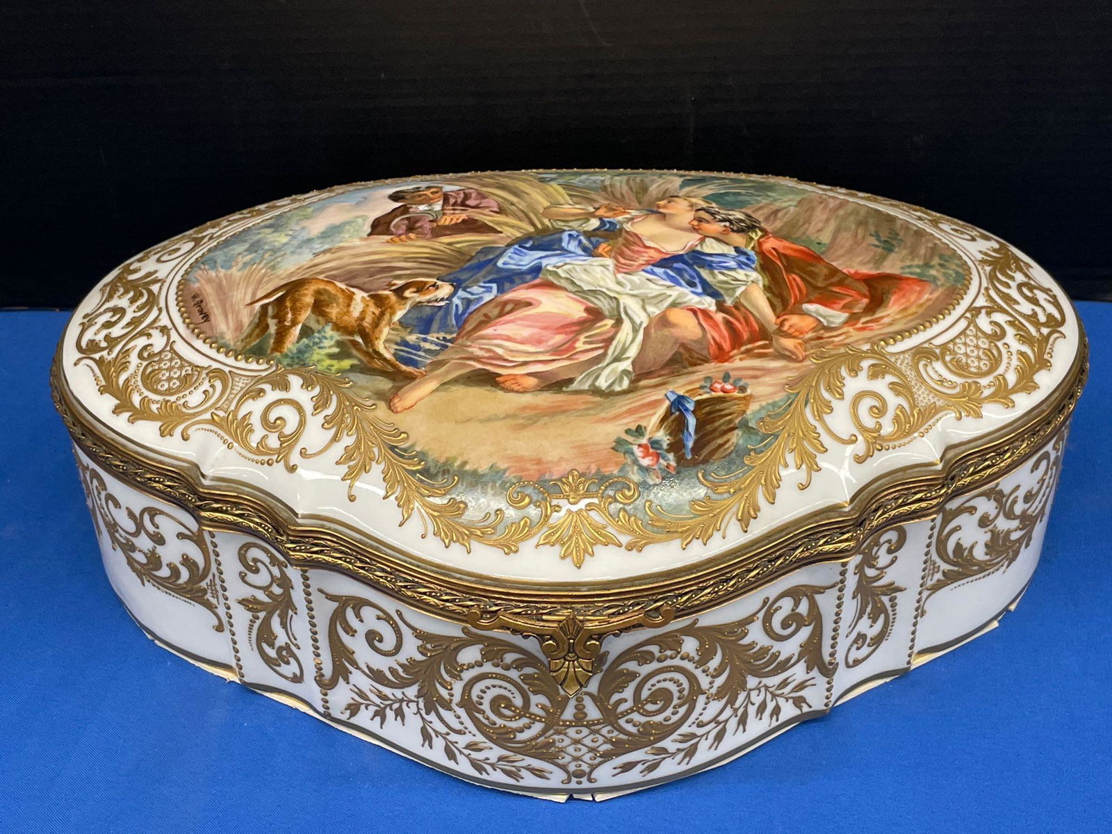 Large Sevres Porcelain Dresser Box (1 of 8)