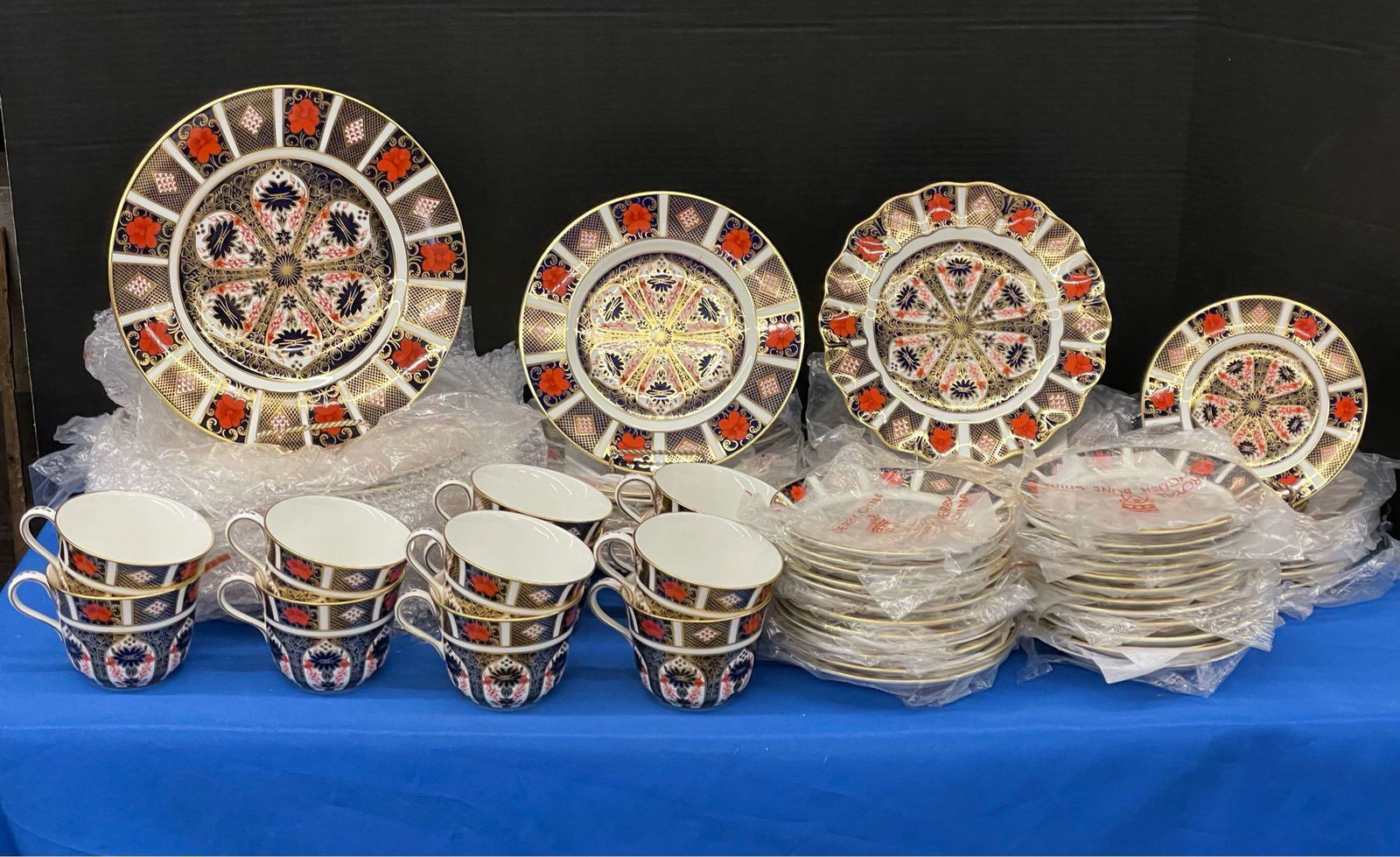 Royal Crown Derby Imari Porcelain China Service (1 of 6)