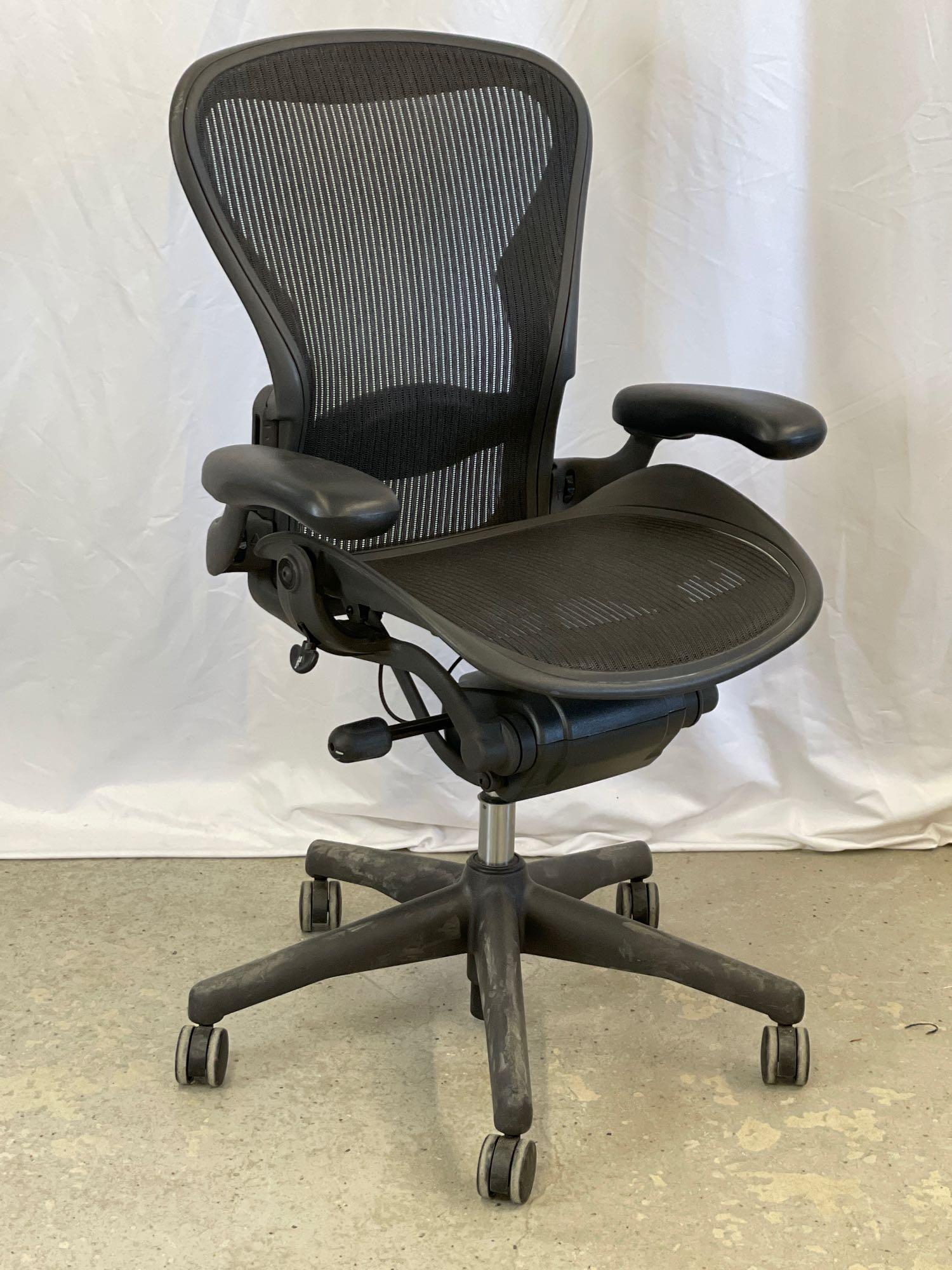 Herman Miller Aeron Office Chair (1 of 4)