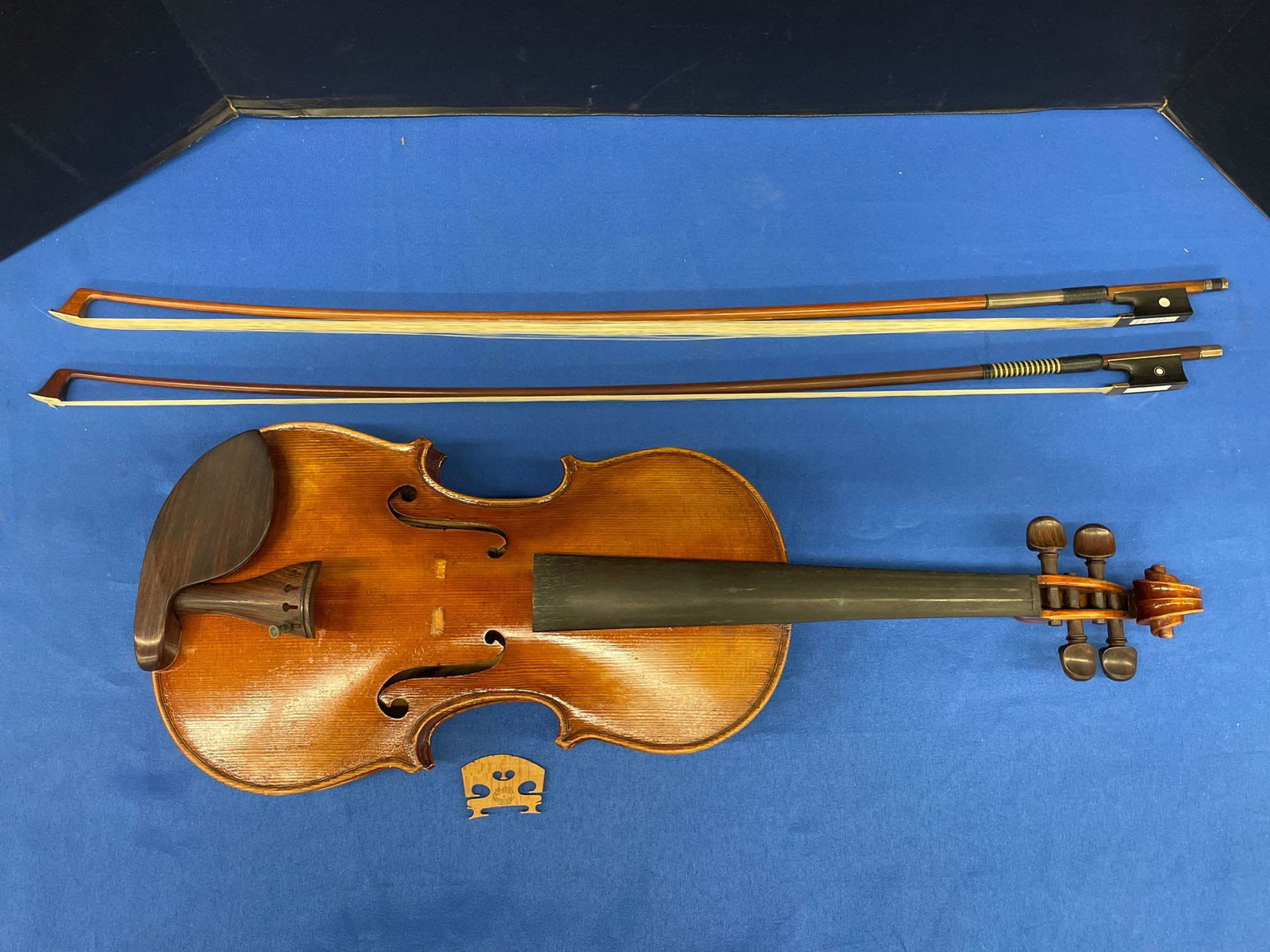 Charles Ehricke Violin with Two Bows (1 of 14)