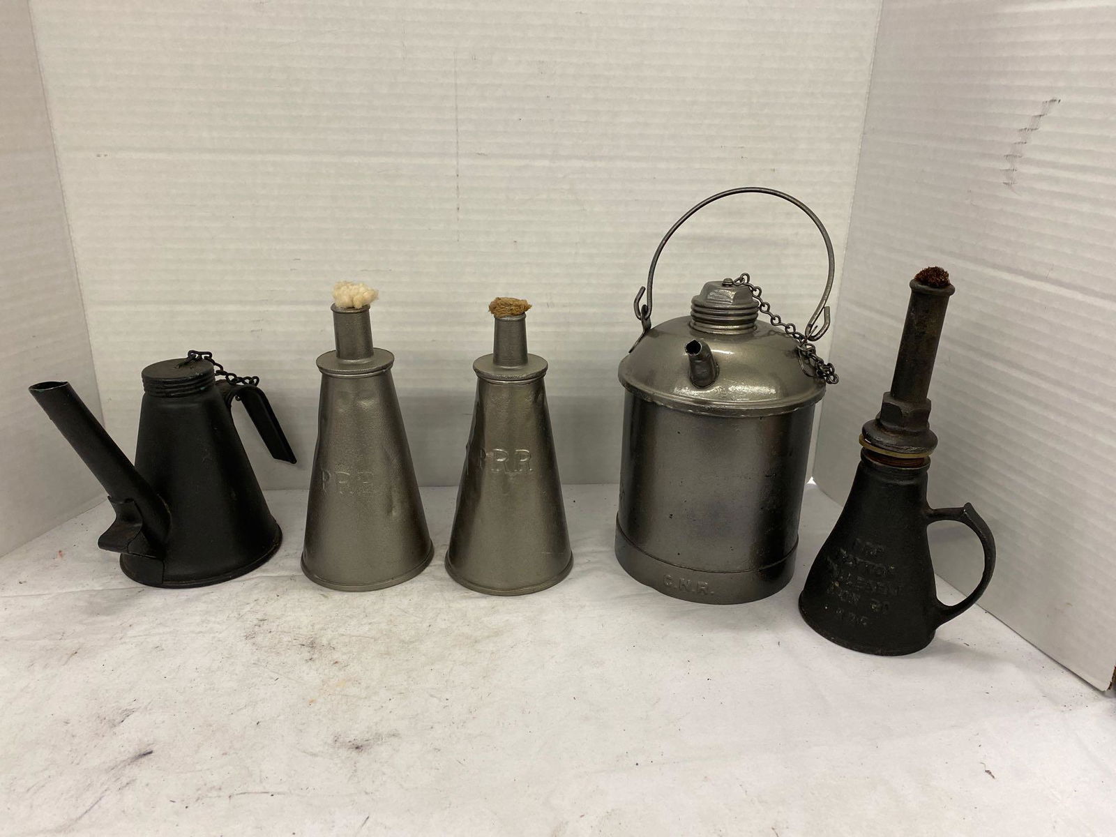 5 Railroad Oil Cans (1 of 10)