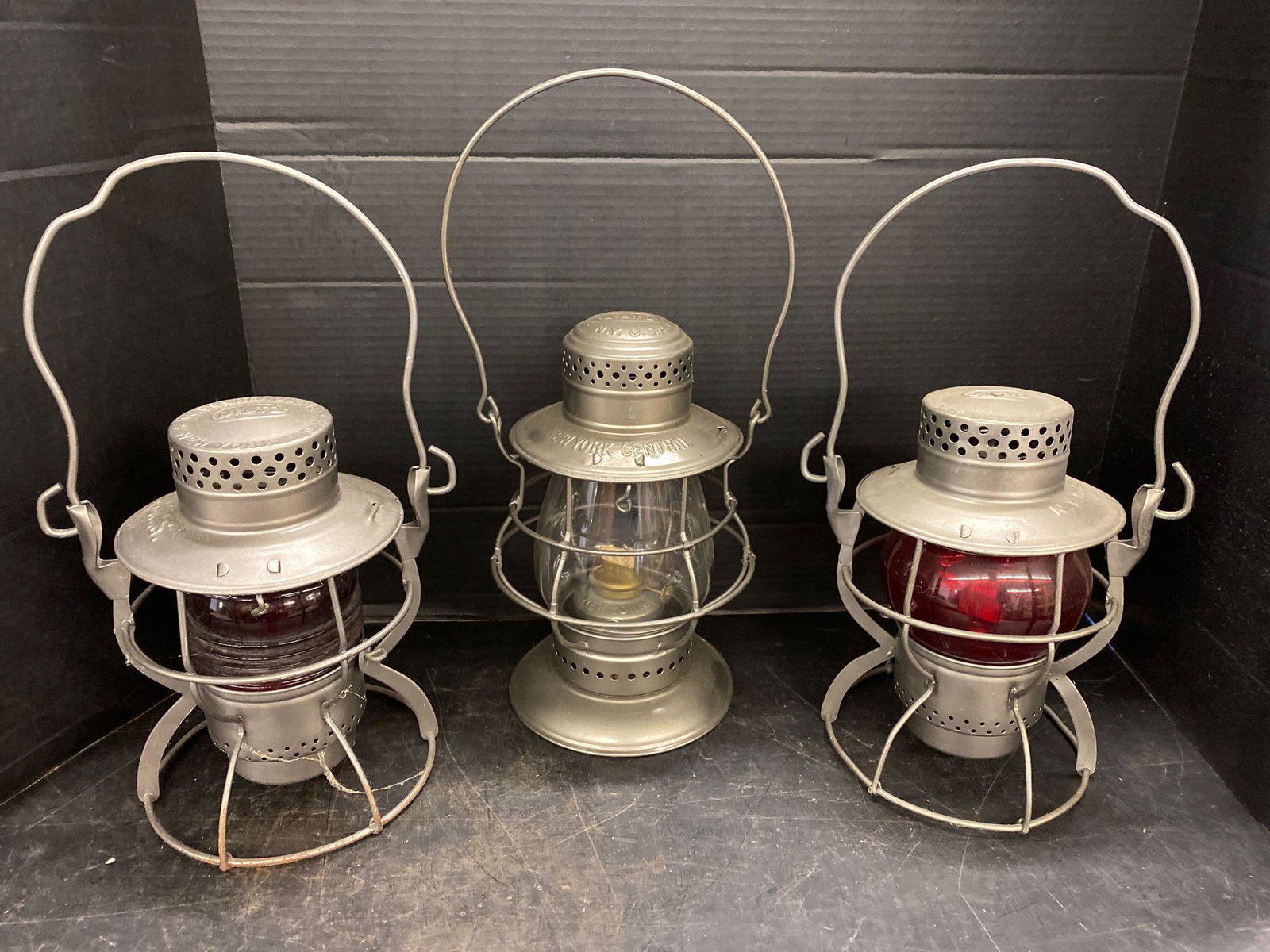 3 Dietz New York Central Lanterns (1 of 9)