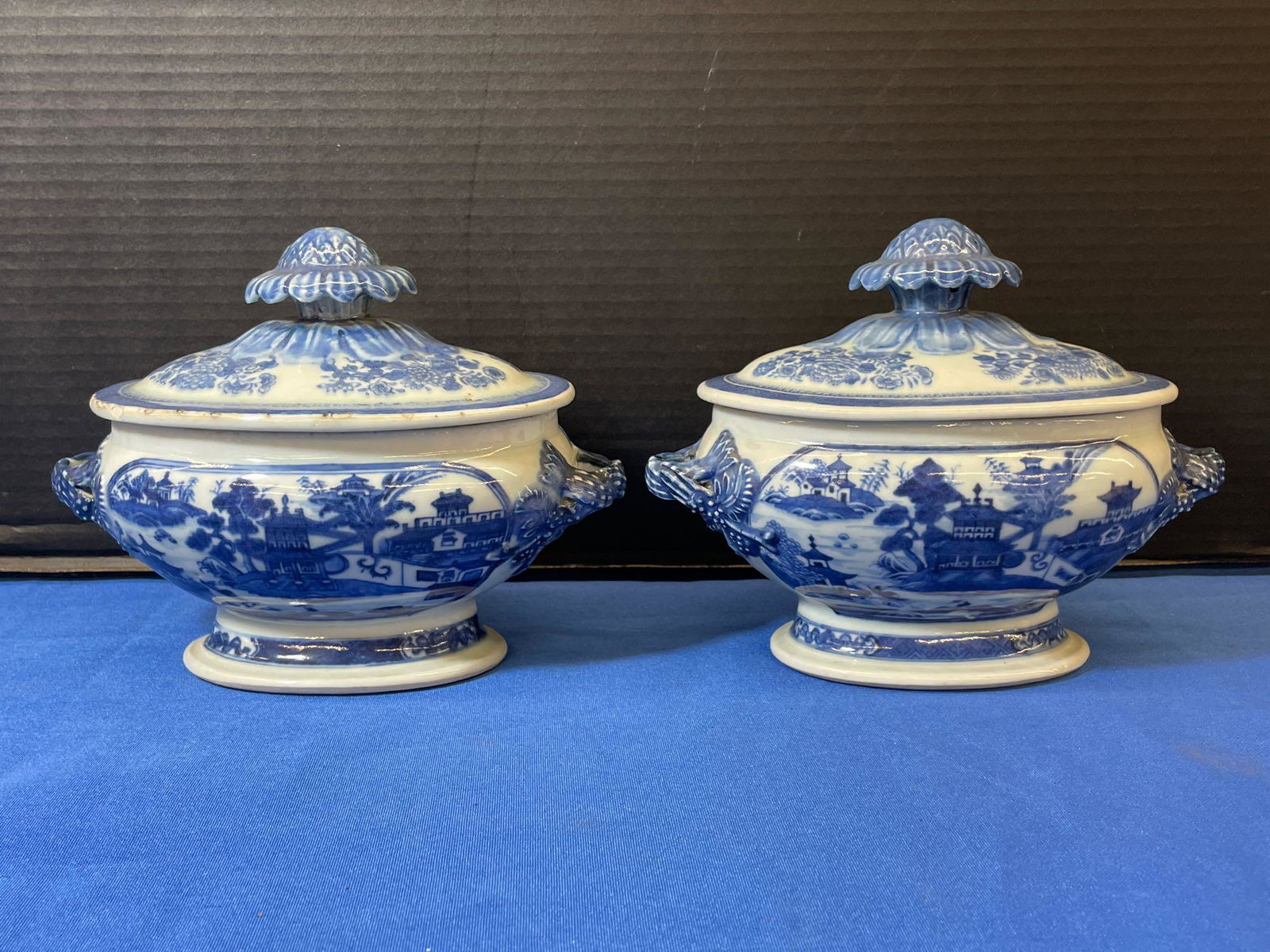 Pr. Chinese Export Nanking Porcelain Sauce Tureens (1 of 6)