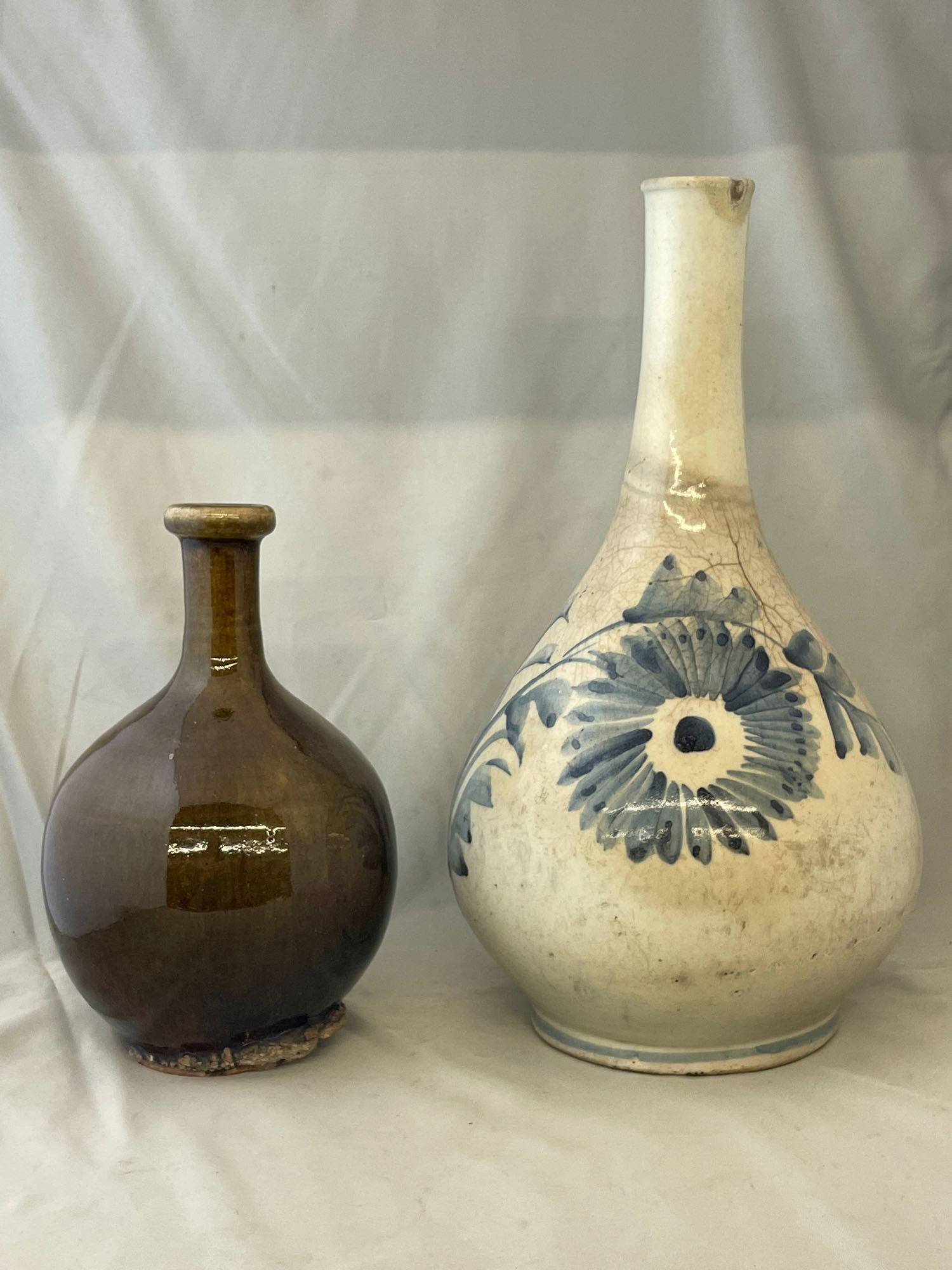 Two Korean Porcelain Vases (1 of 8)