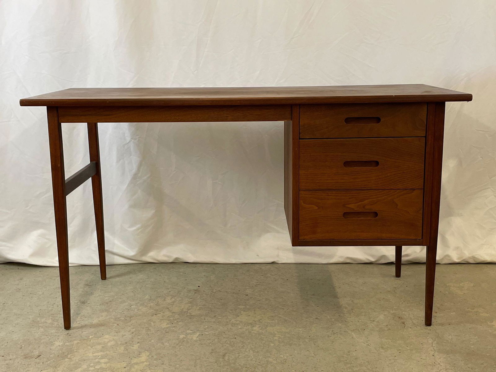 Midcentury Modern-design Desk (1 of 6)