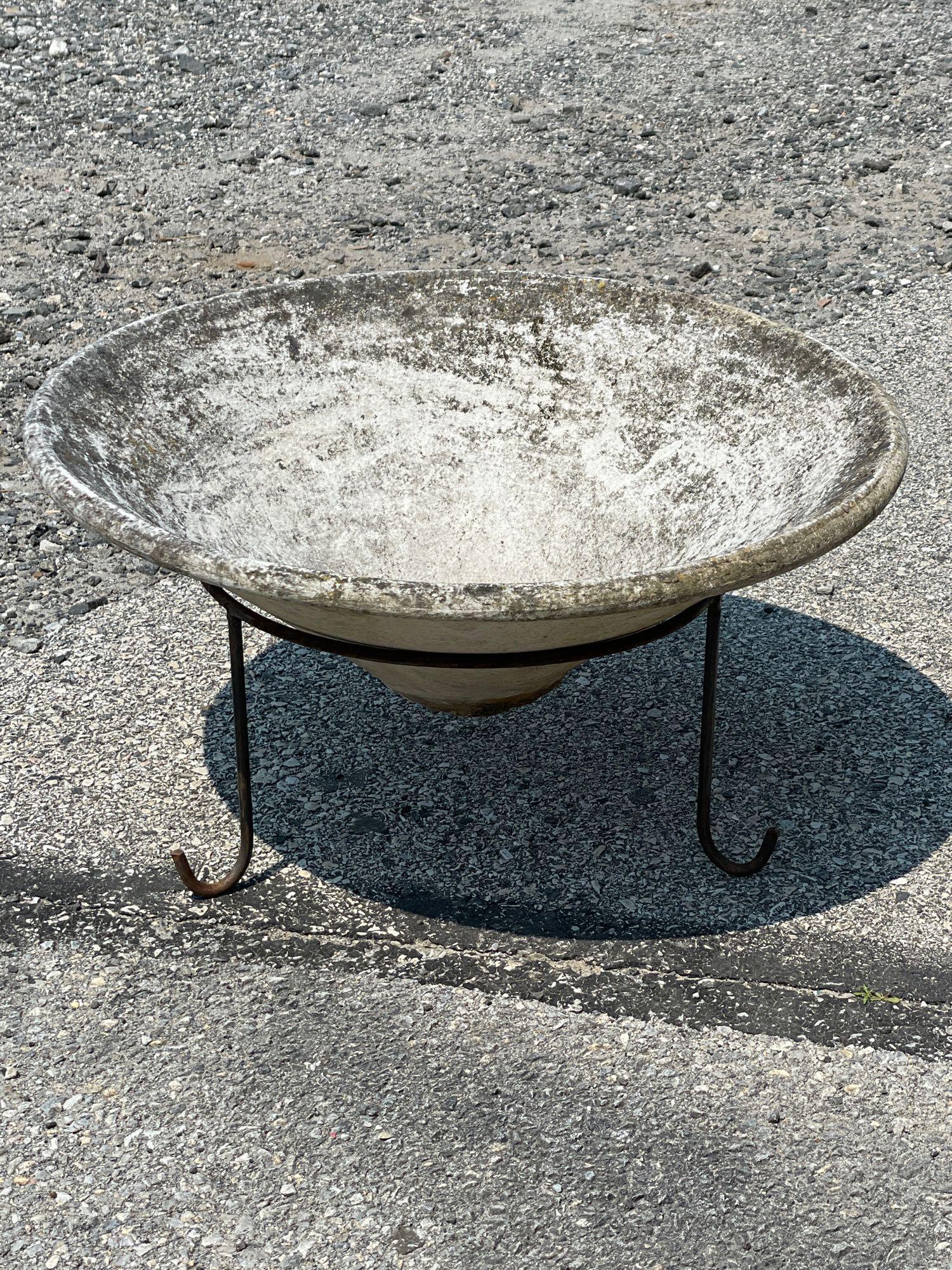 Willy Guhl Modernist Garden Planter: A Willy Guhl modernist garden planter on iron base. 13in tall x 25in diameter.