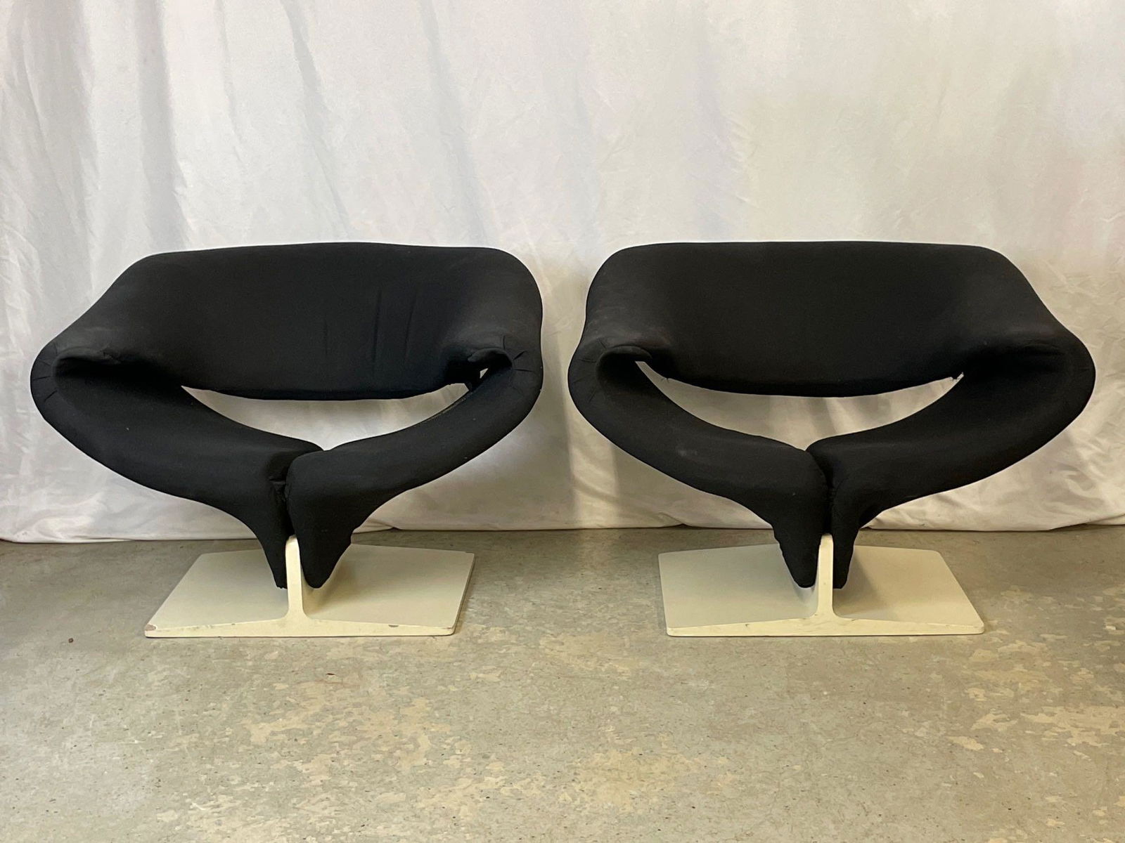 Pair of Pierre Paulin Ribbon Chairs (1 of 9)
