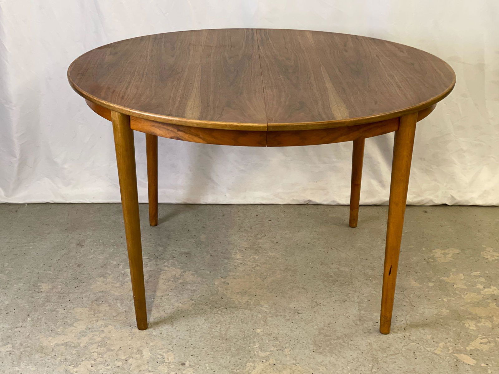 Moreddi dining table best sale