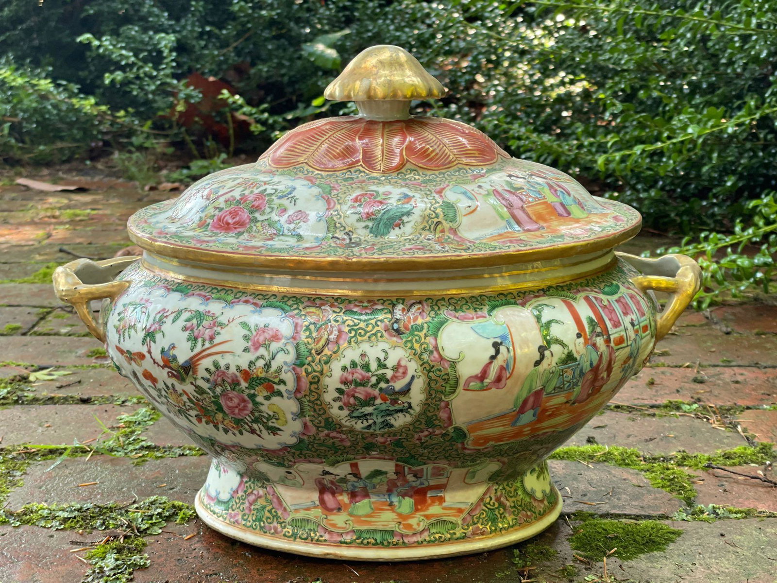 Chinese Export Rose Medallion Tureen and Cover (1 of 6)