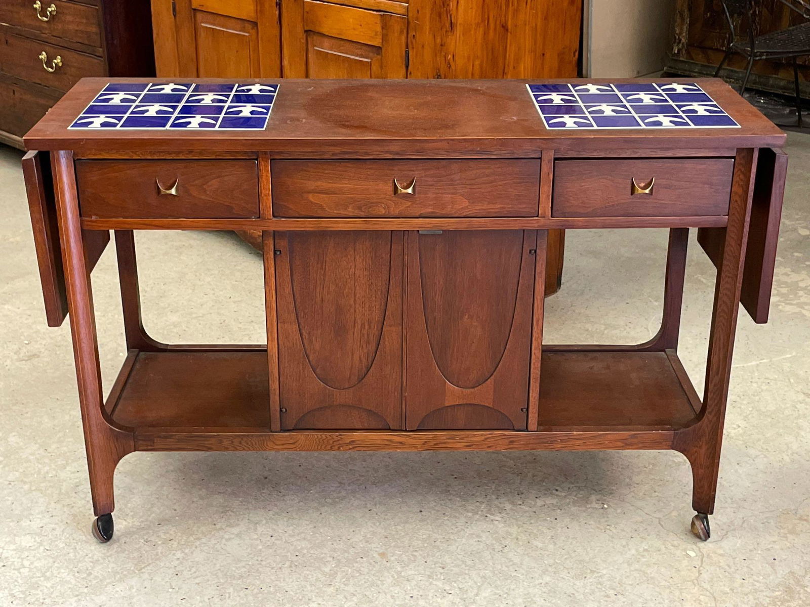 Broyhill Brasilia American Modern Bar (1 of 8)