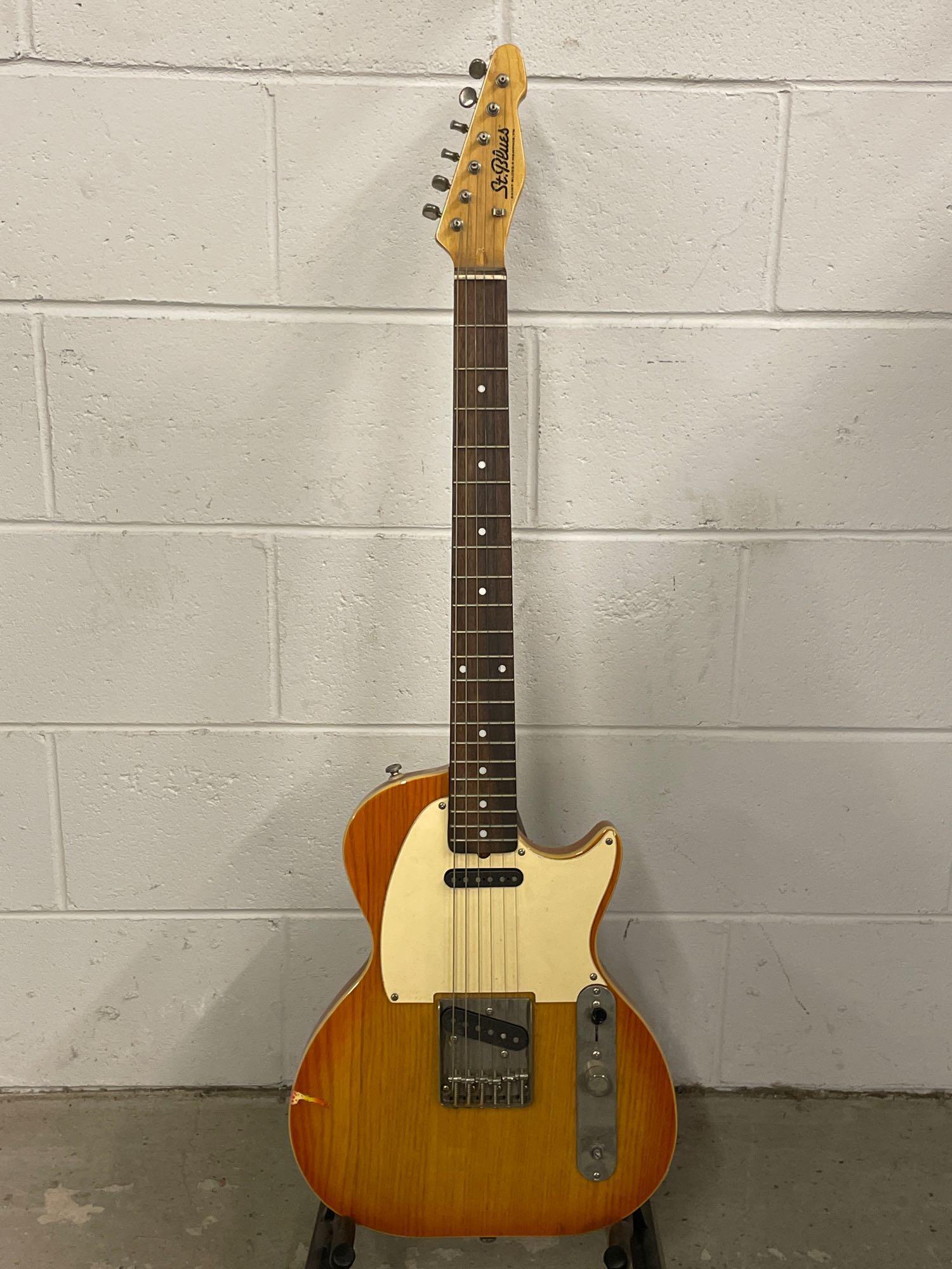 Saint Blues Electric Guitar with Case (1 of 8)