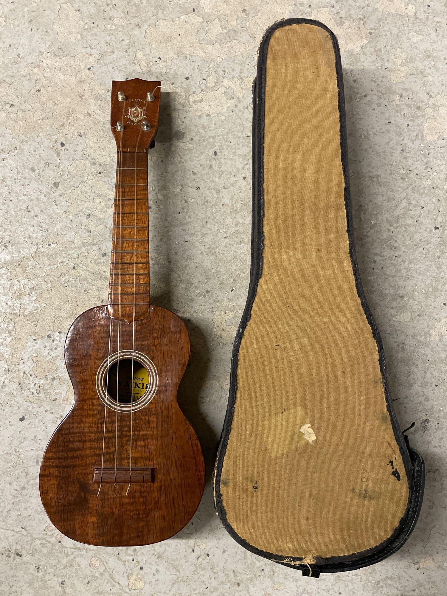 Vintage Paul Summers Ukulele (1 of 7)