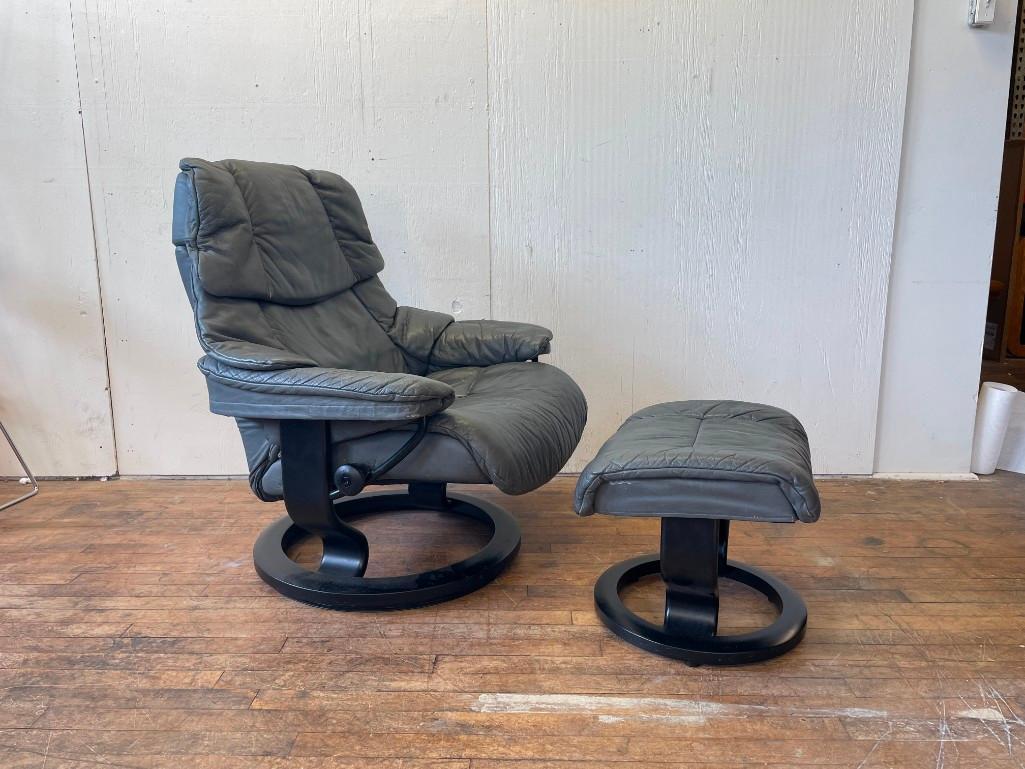 Grey Stressless Reno Leather Recliner and Ottoman: (P3) A vintage grey Stressless "Reno" model recliner chair and ottoman. This chair is a stressless size "Large." It measures 39.5" H x 36" W x 31.5" D. Shipping available call (717) 576-0778 for a quo