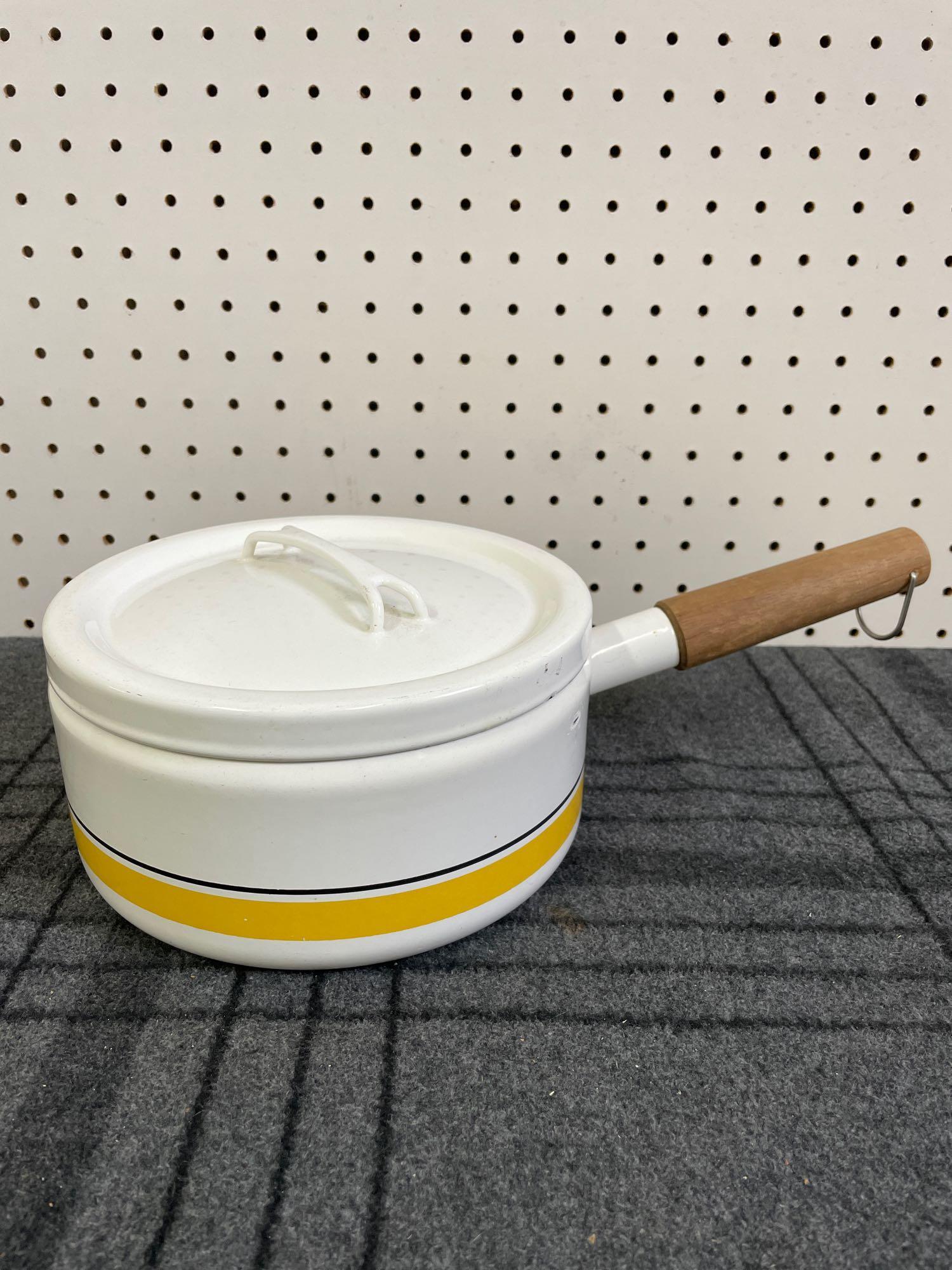 Finnish Arabia Seppo Mallett Enamel Sauce Pan (1 of 5)