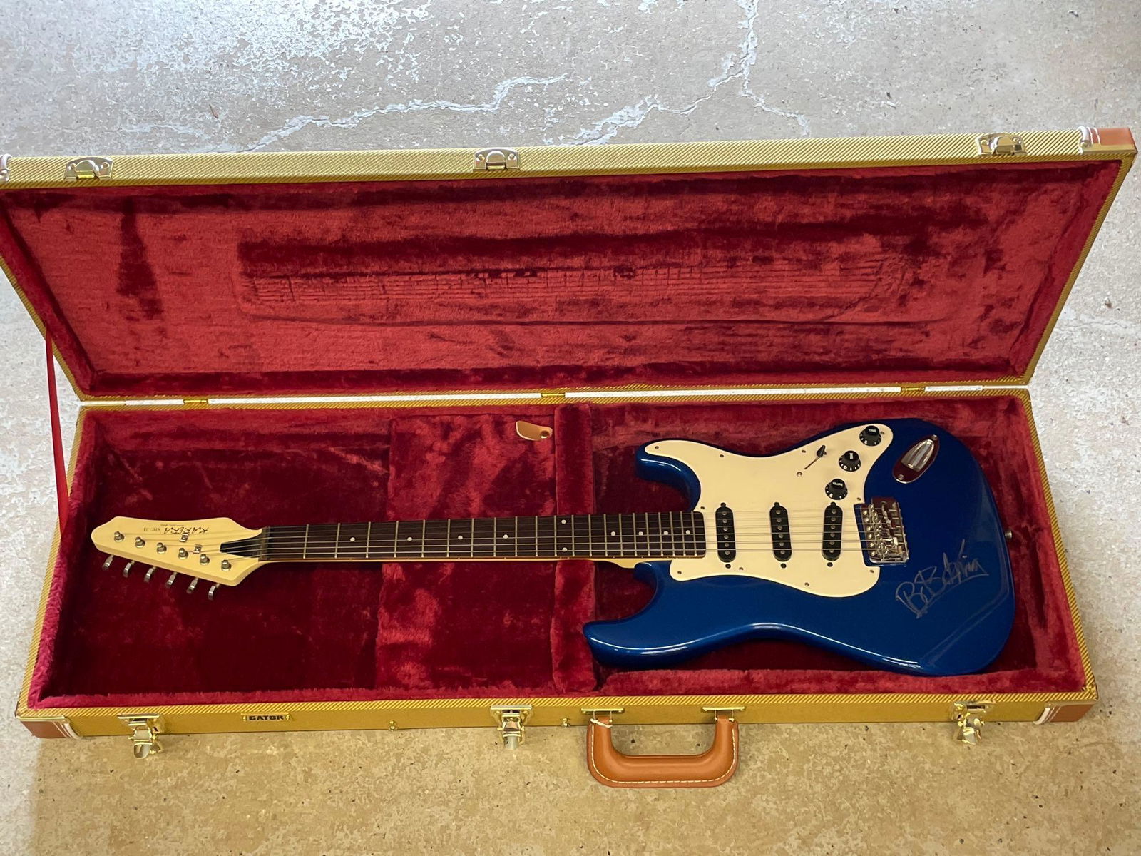 B.B. King Autographed Electric Guitar (1 of 8)