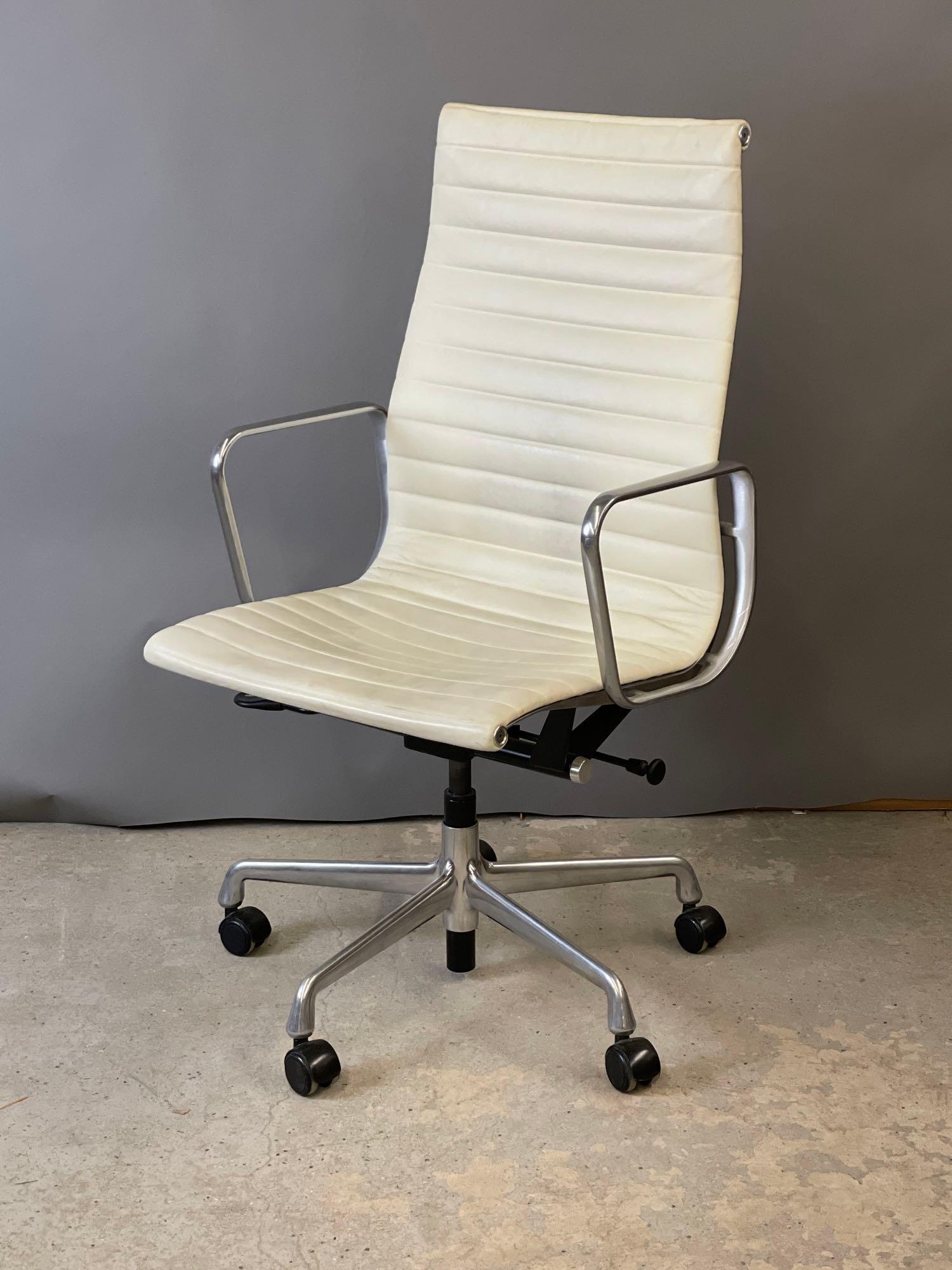Eames Aluminum Group High Back Desk Chair (1 of 5)