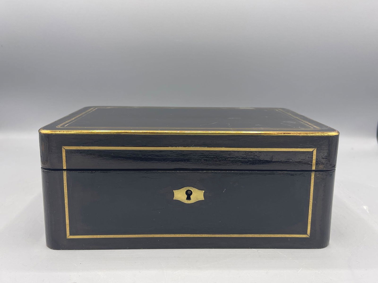 Maison Tahan Ebonized Casket (1 of 5)