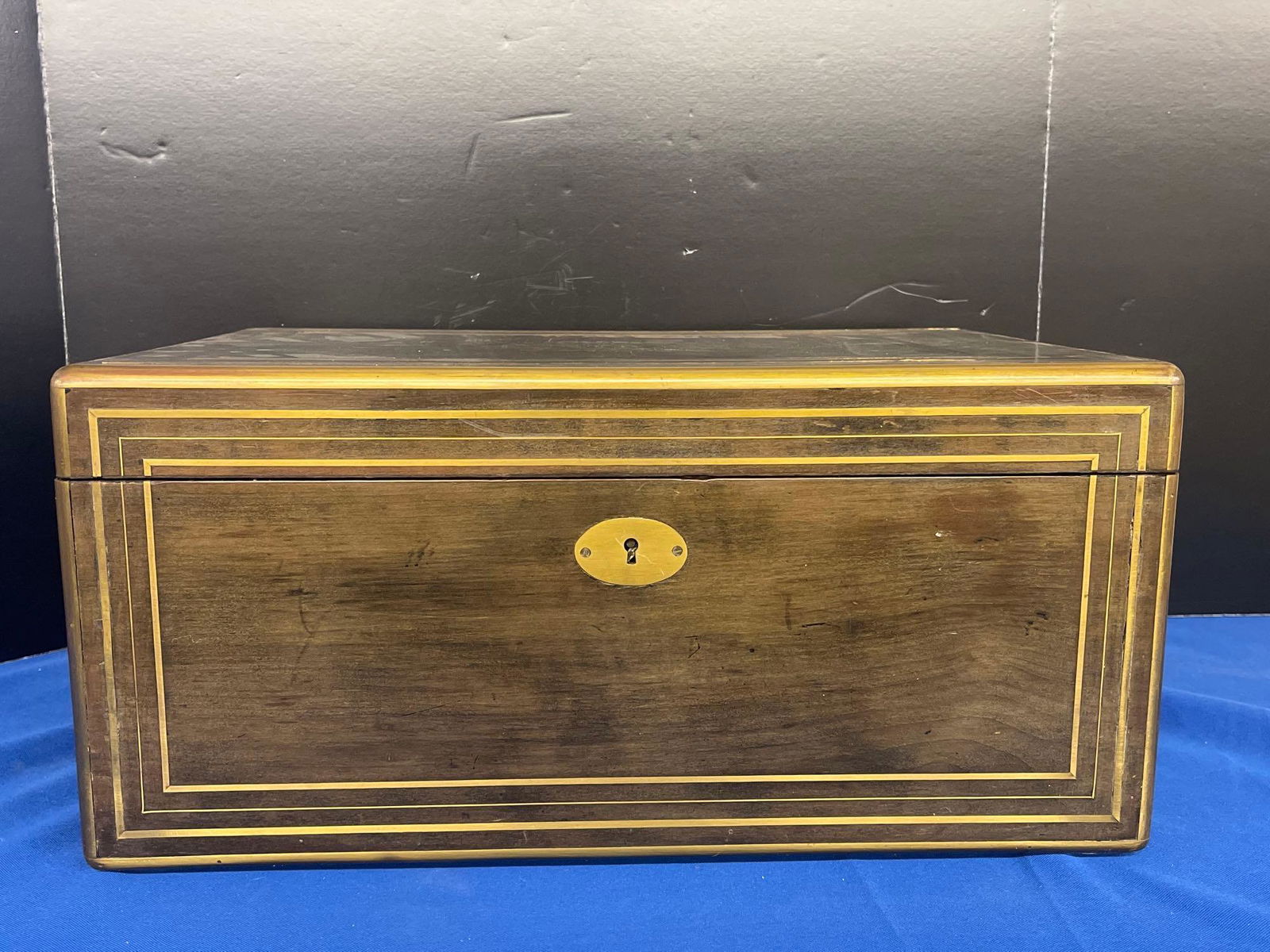 Maison Tahan Table Casket (1 of 7)