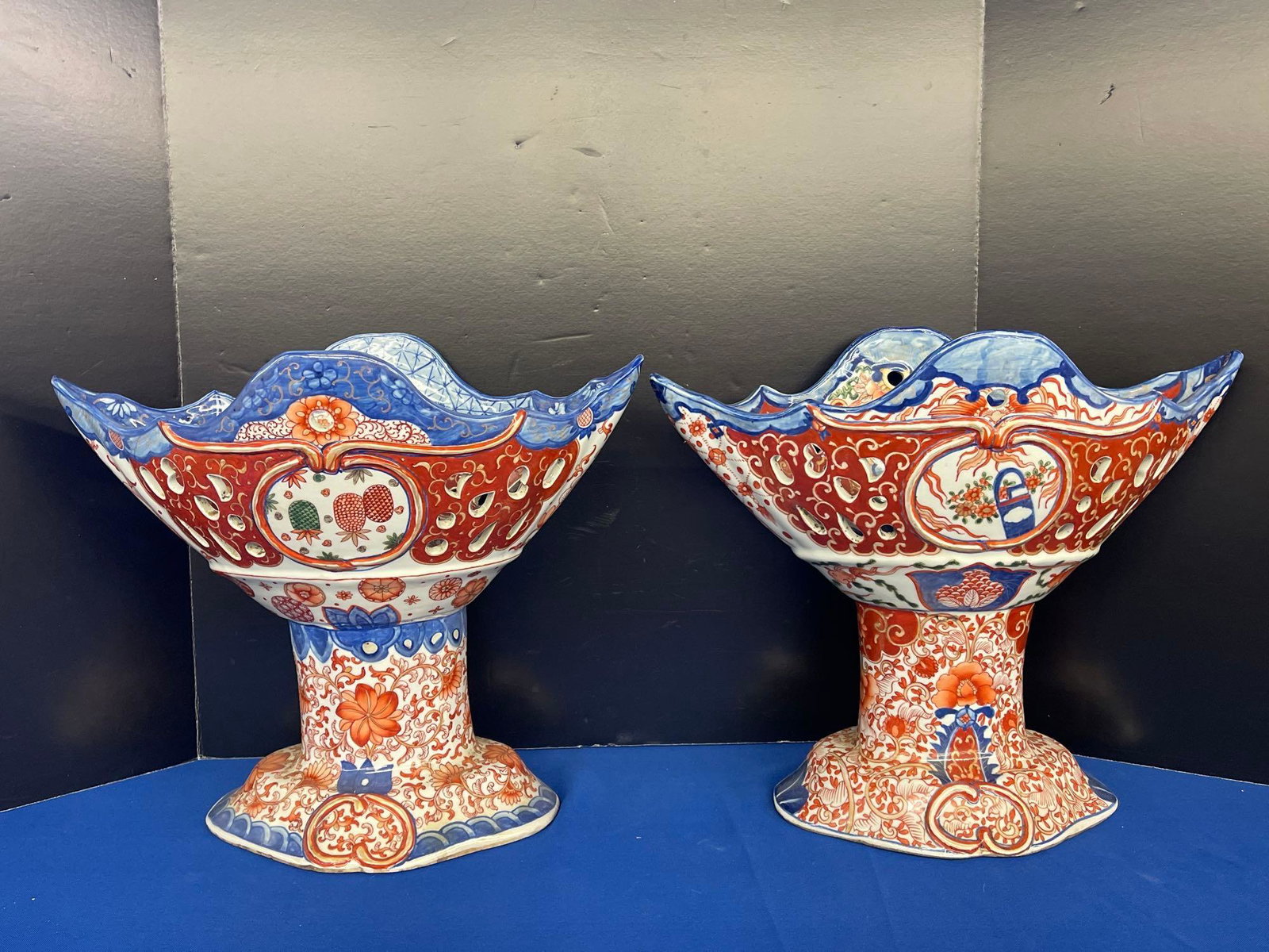 Pair of Japanese Imari Fruit Baskets (1 of 11)