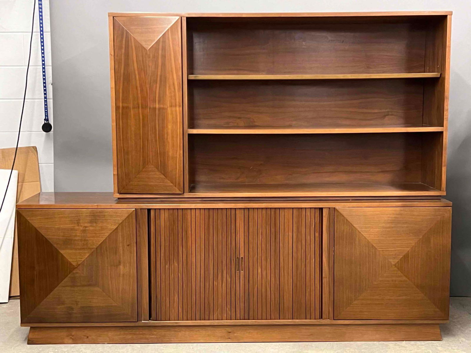 Midcentury Modern Walnut Credenza Hutch (1 of 6)