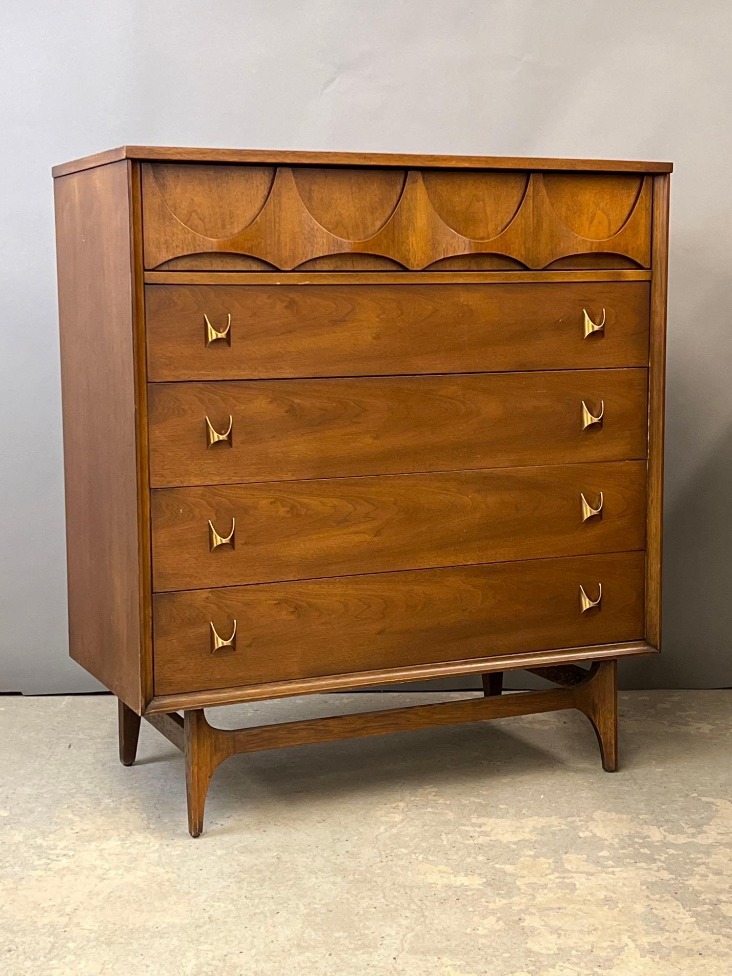 Broyhill Brasilia Tall Chest (1 of 7)