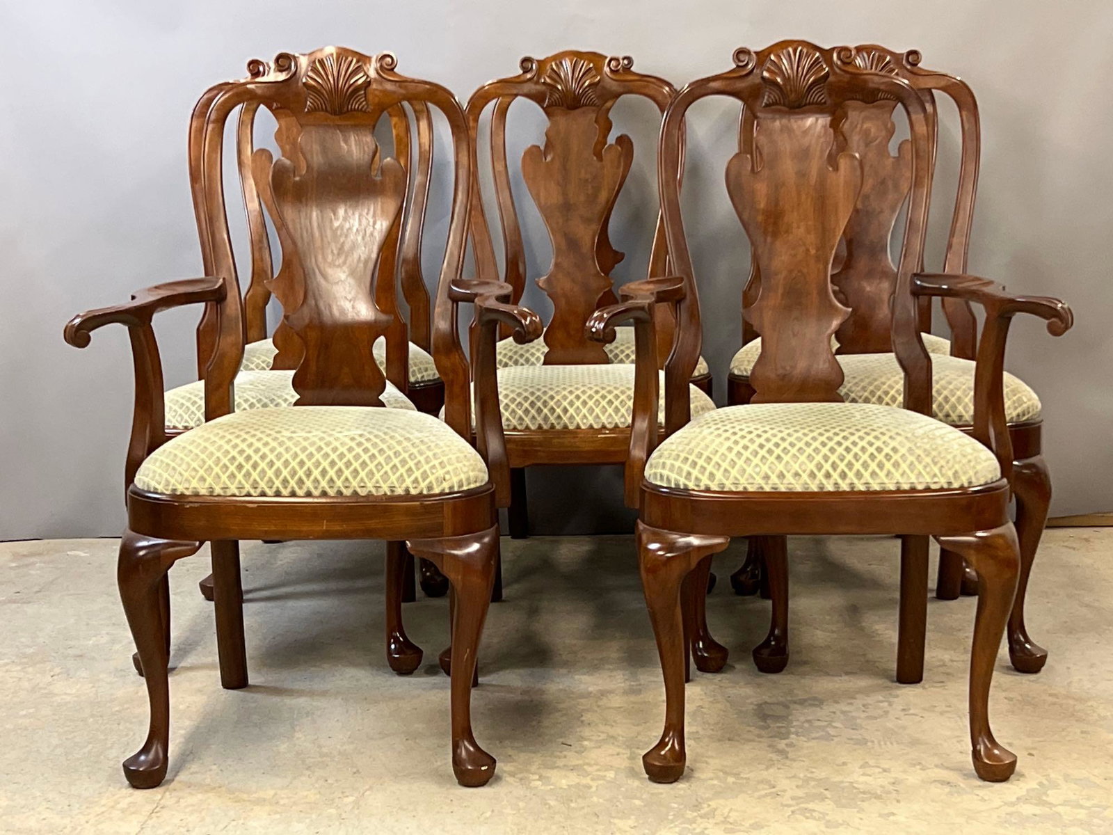 Eight Stickley Shell Carved Mahogany Dining Chairs: A set of eight Stickley Queen Anne-style shell carved mahogany dining chairs: two armchairs and six side chairs. Armchairs: 42in tall x 27-1/2in wide x 19 in deep.