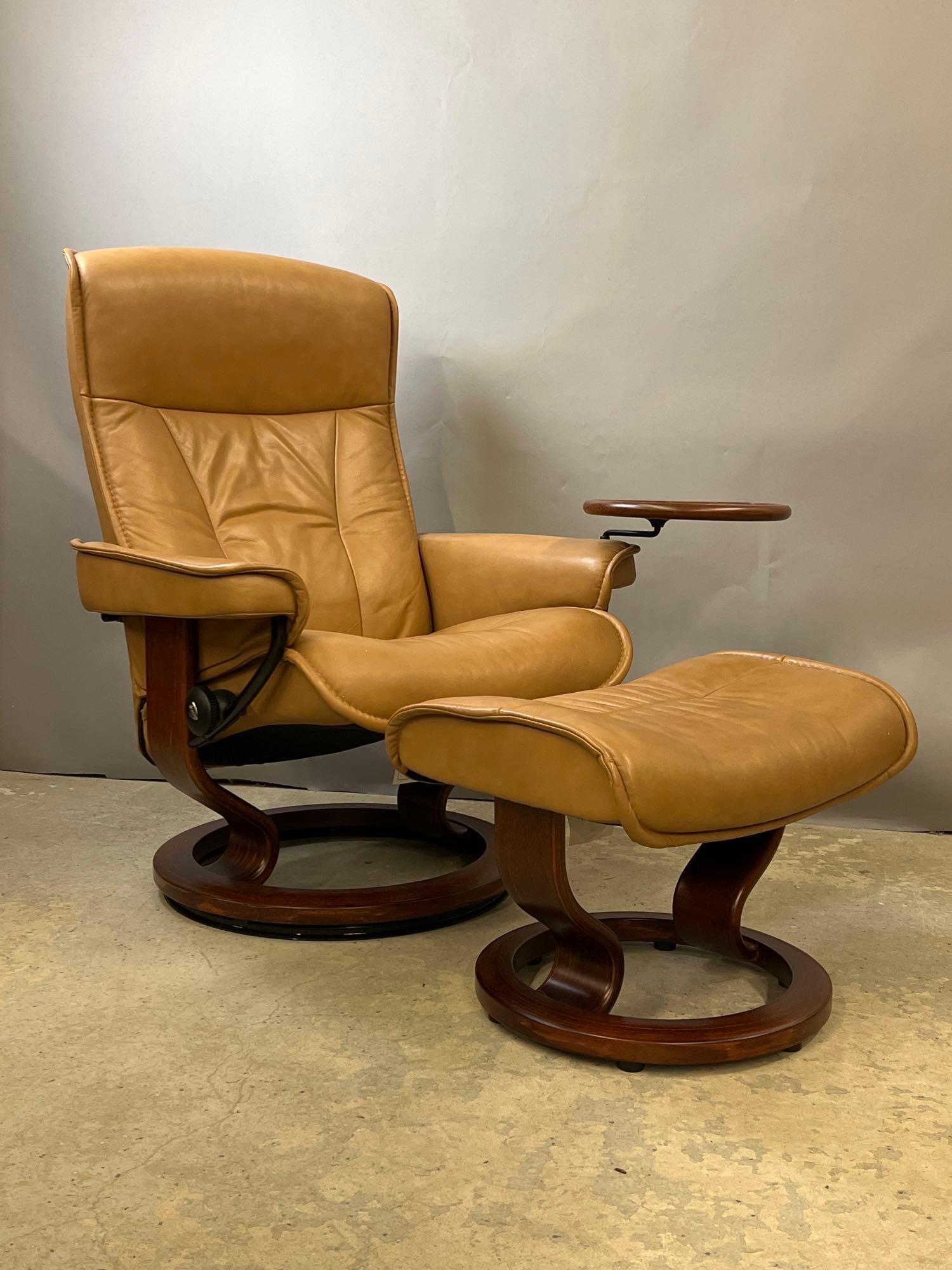 Ekornes Stressless Lounge Chair and Ottoman (1 of 4)