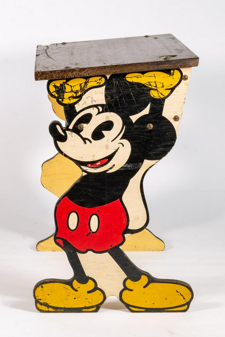 Mickey & Minnie Mouse Child's Desk (1 of 6)